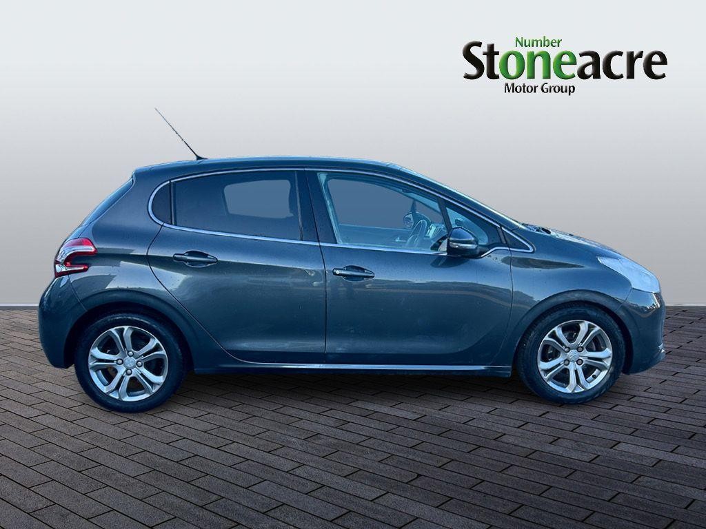 Peugeot 208 Image 2