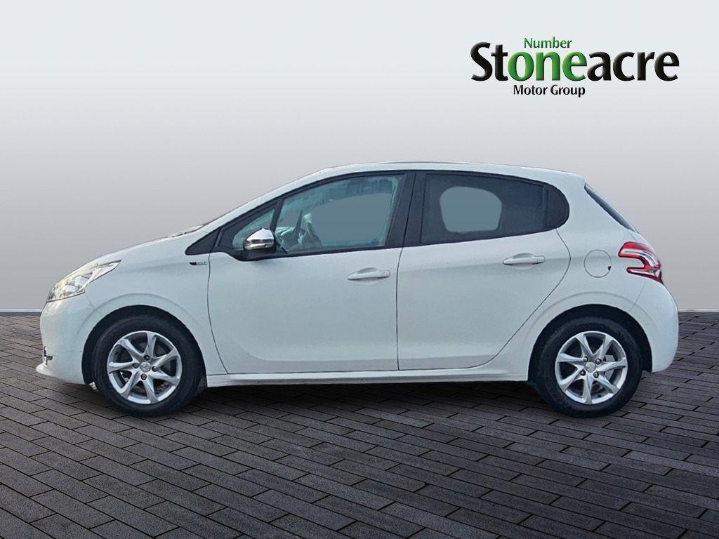 Peugeot 208 Image 6