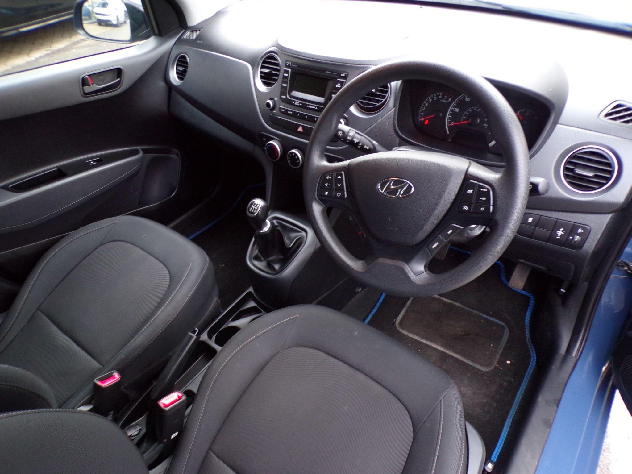 Hyundai i10 Image 11