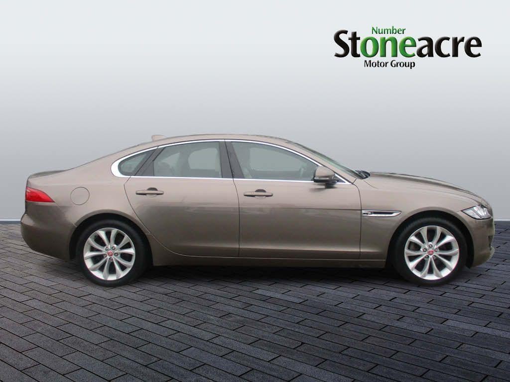 Jaguar XF Image 2