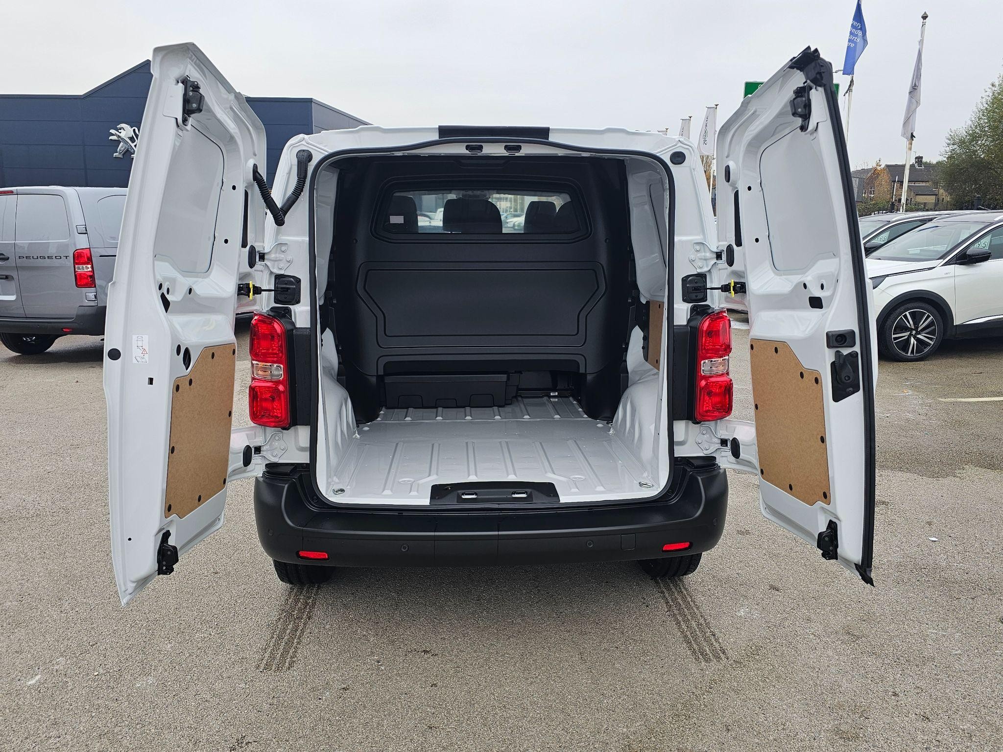 Citroen Dispatch Image 9