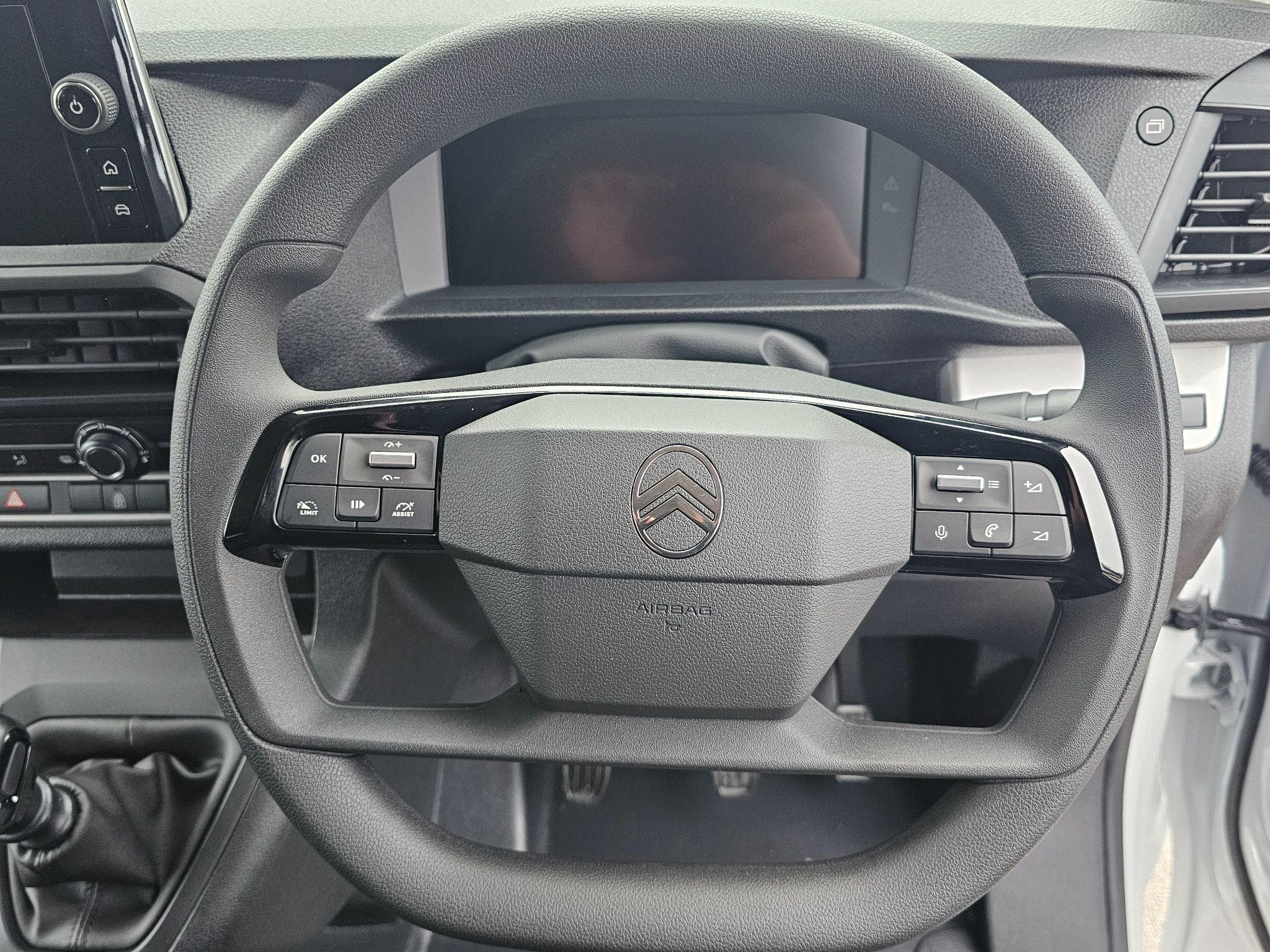 Citroen Dispatch Image 22