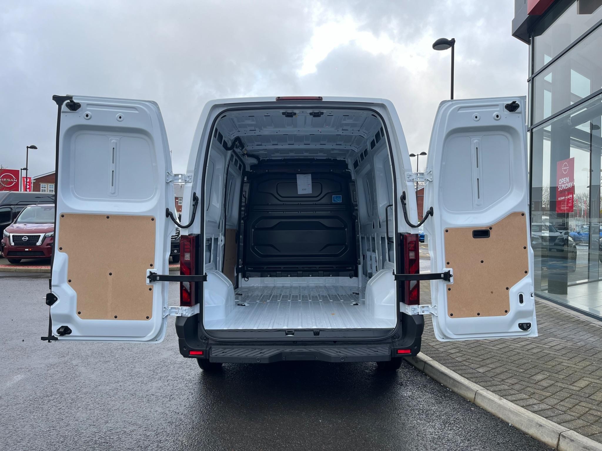 Nissan Interstar Image 7