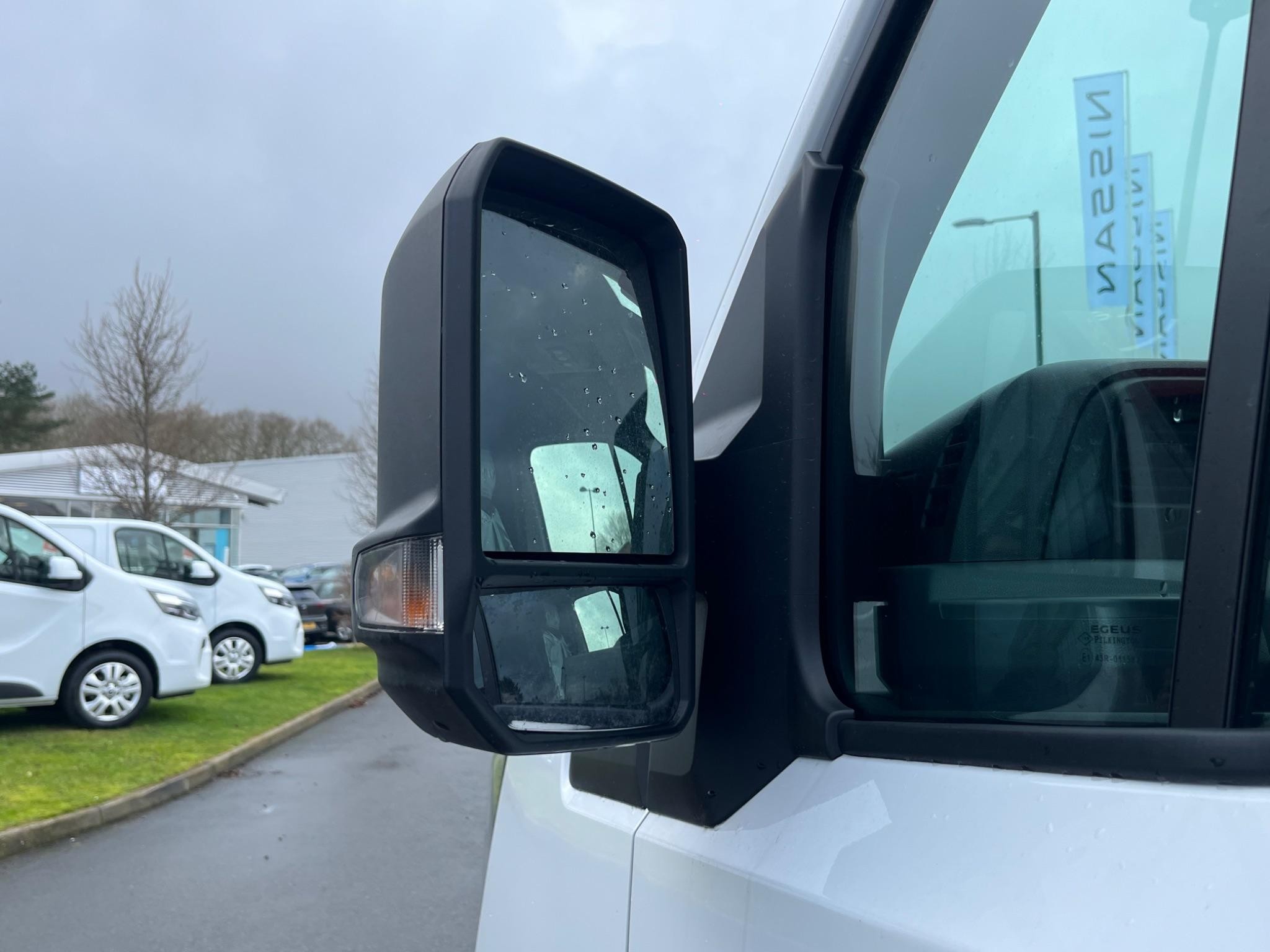 Nissan Interstar Image 13