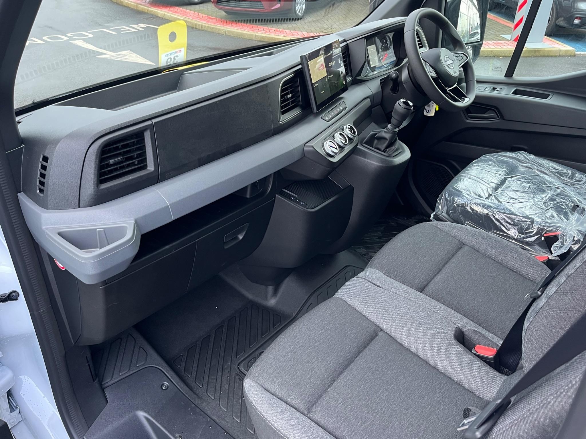 Nissan Interstar Image 21