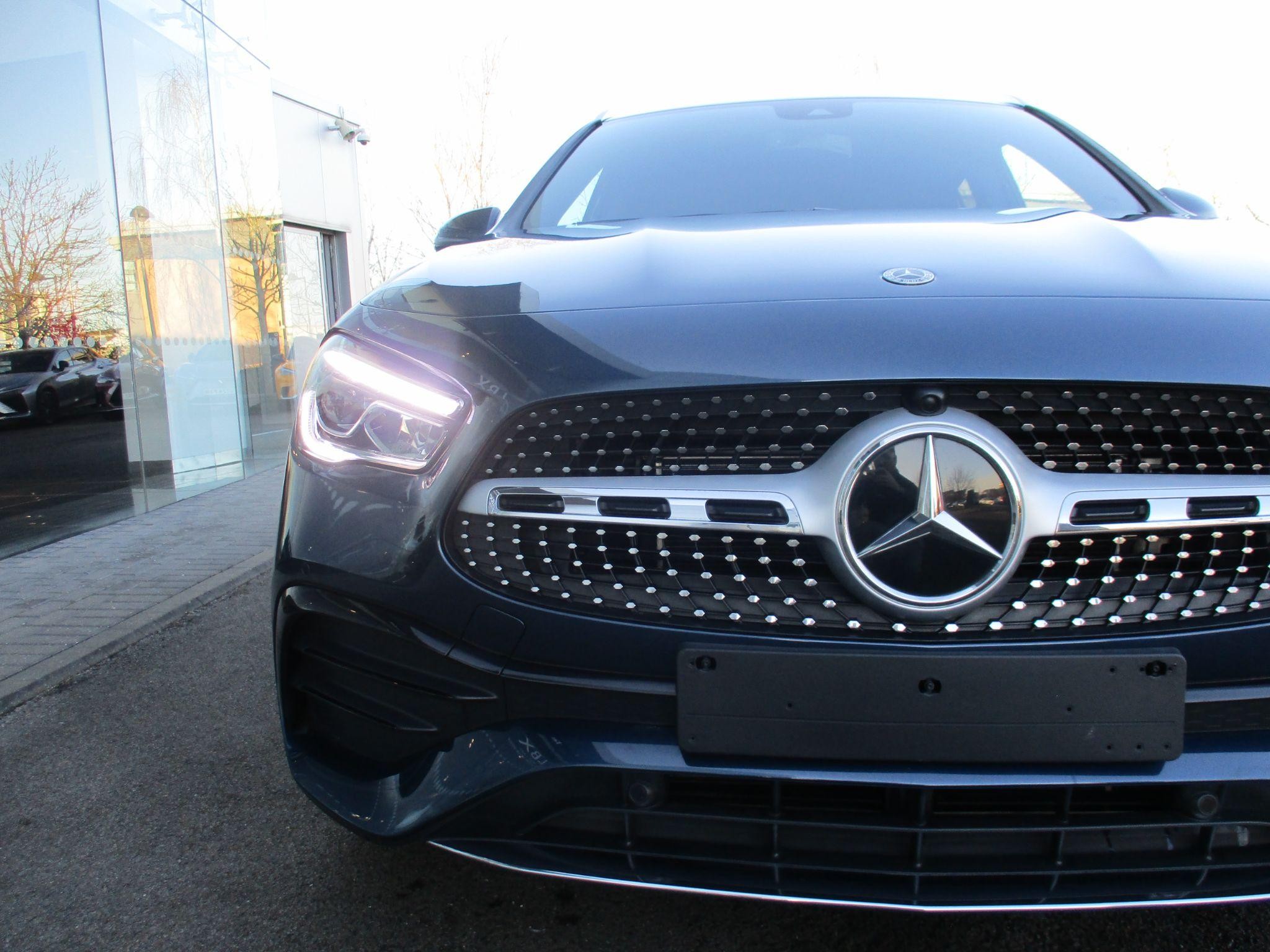 Mercedes-Benz GLA Image 10