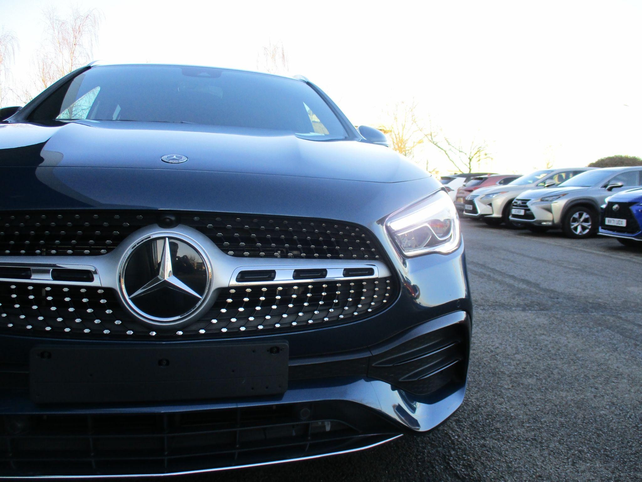 Mercedes-Benz GLA Image 11