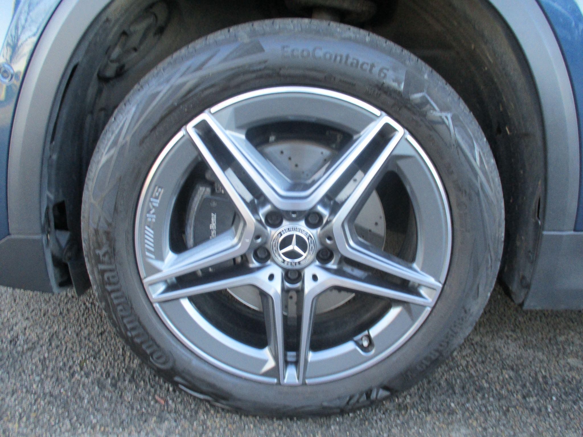 Mercedes-Benz GLA Image 12
