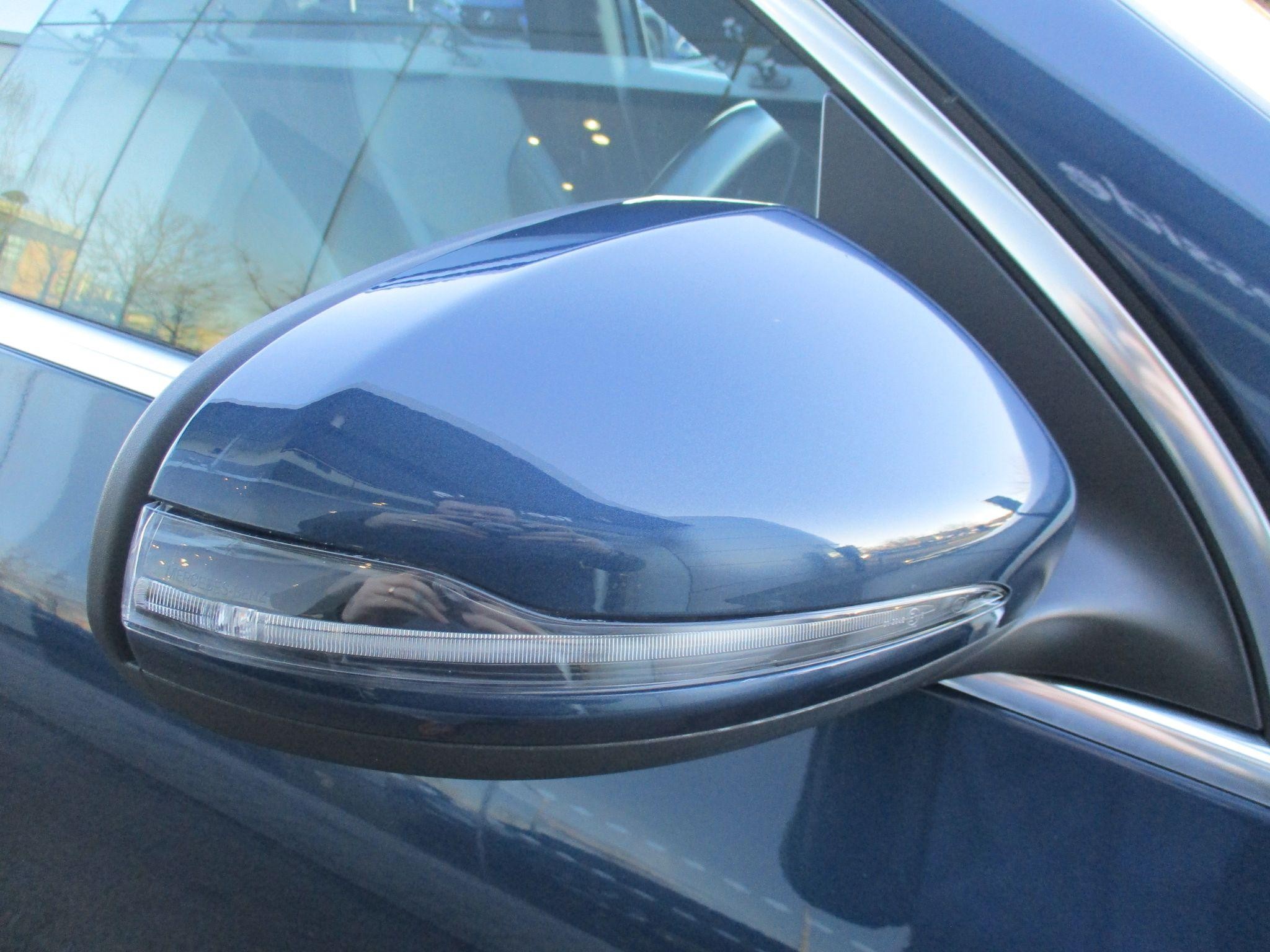 Mercedes-Benz GLA Image 16