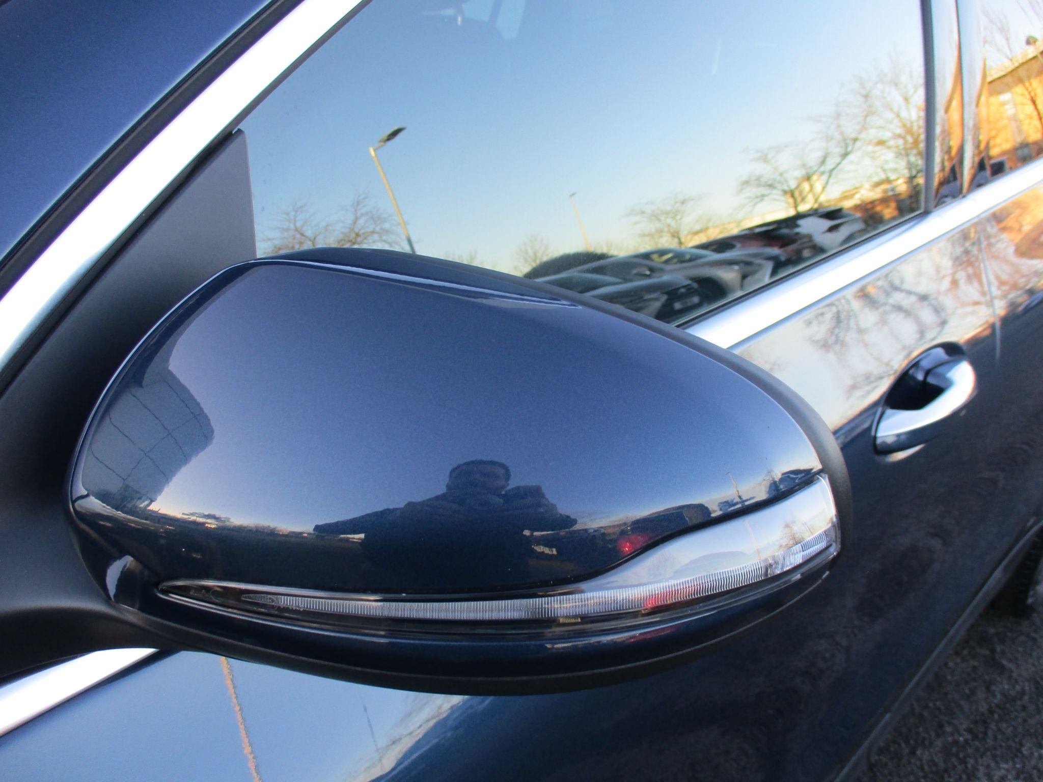 Mercedes-Benz GLA Image 17