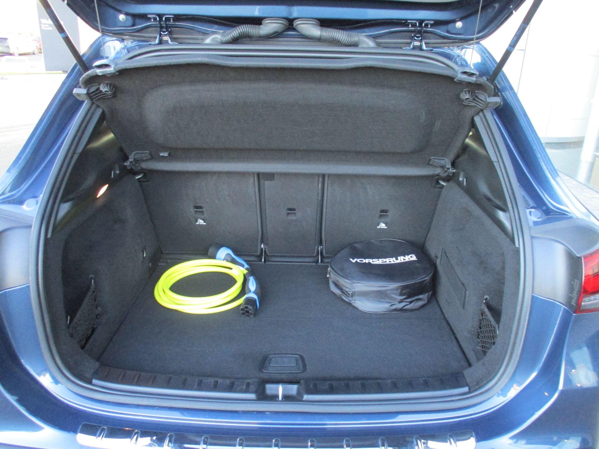 Mercedes-Benz GLA Image 21