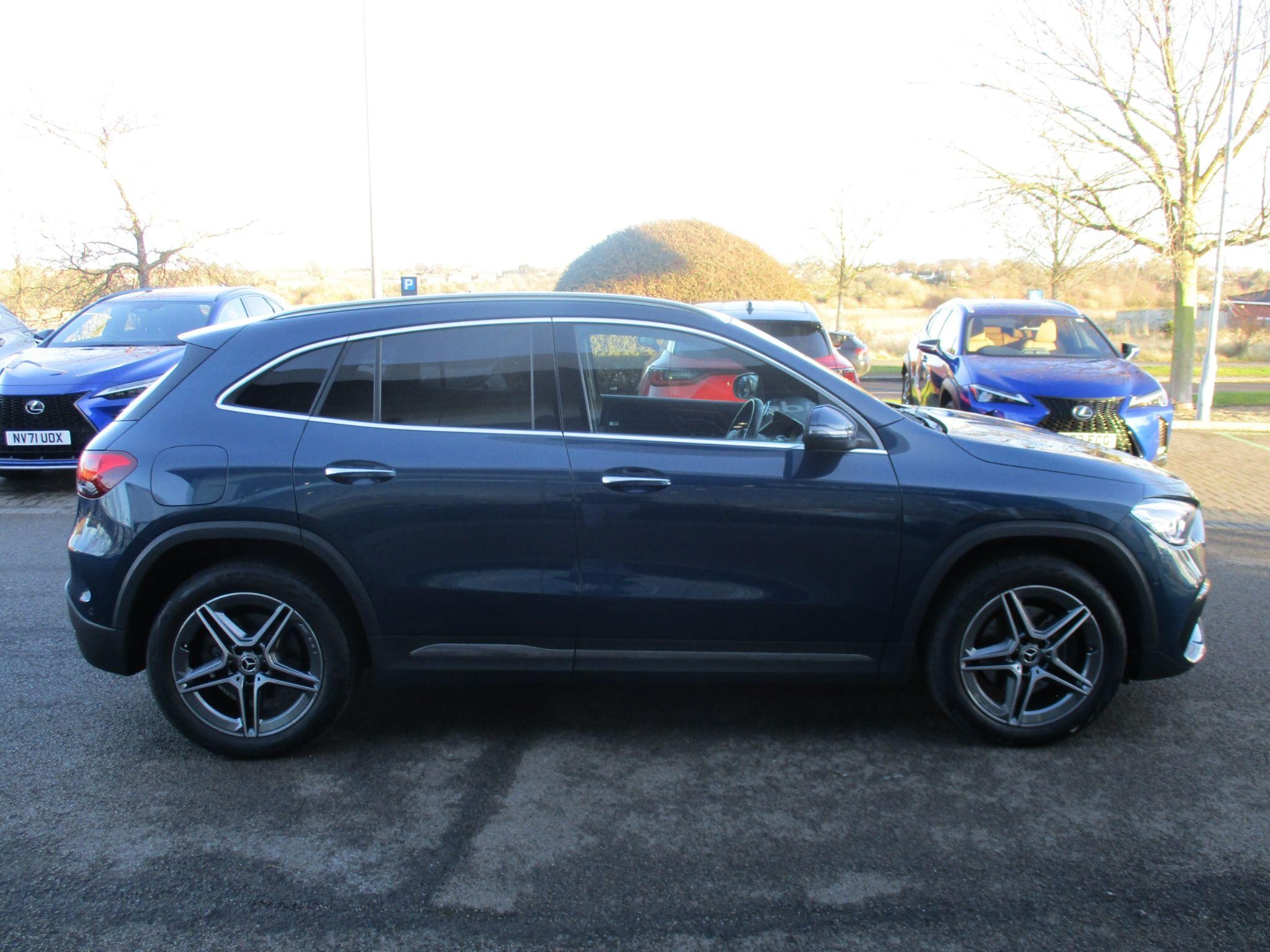 Mercedes-Benz GLA Image 22
