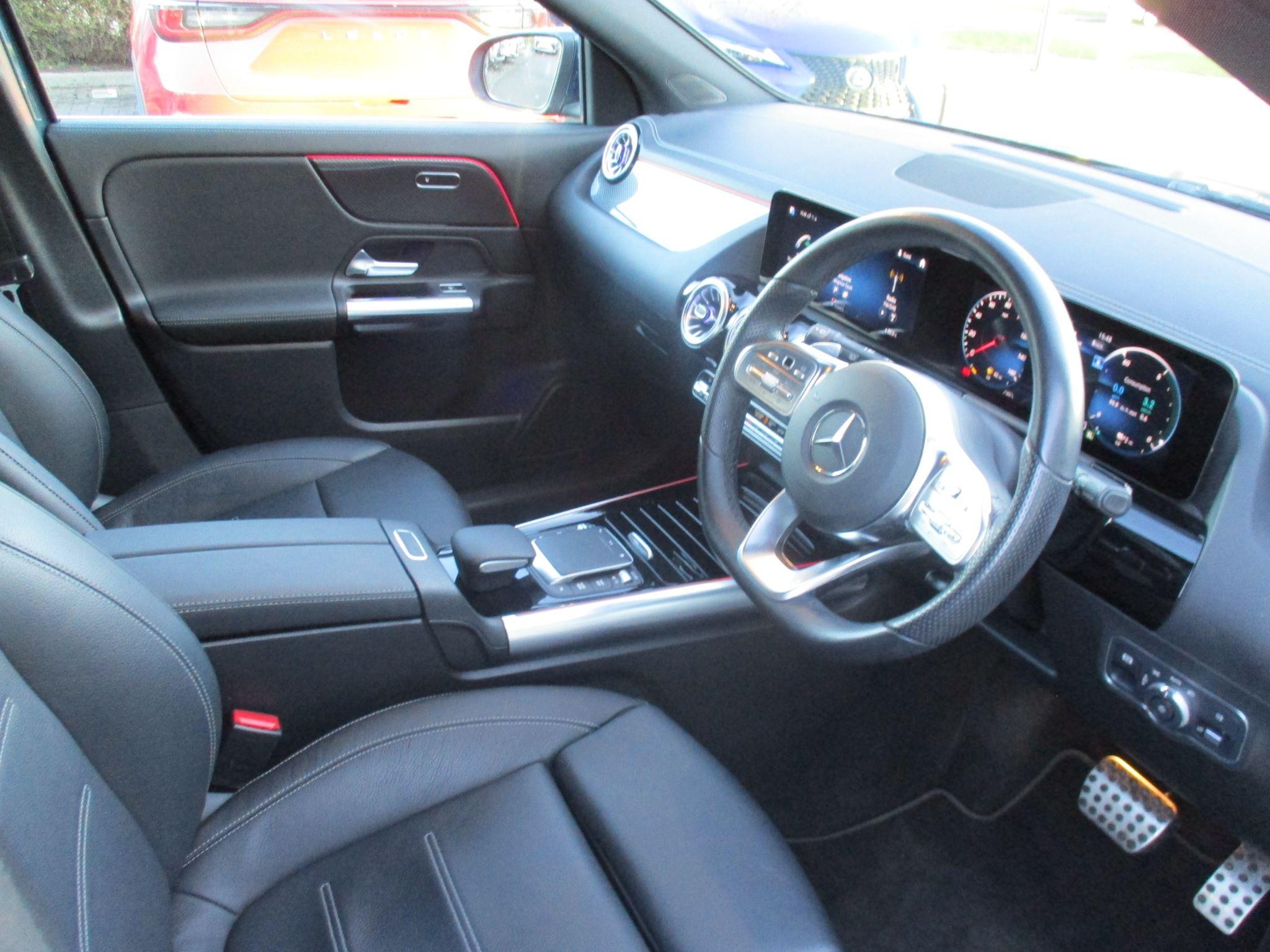 Mercedes-Benz GLA Image 23