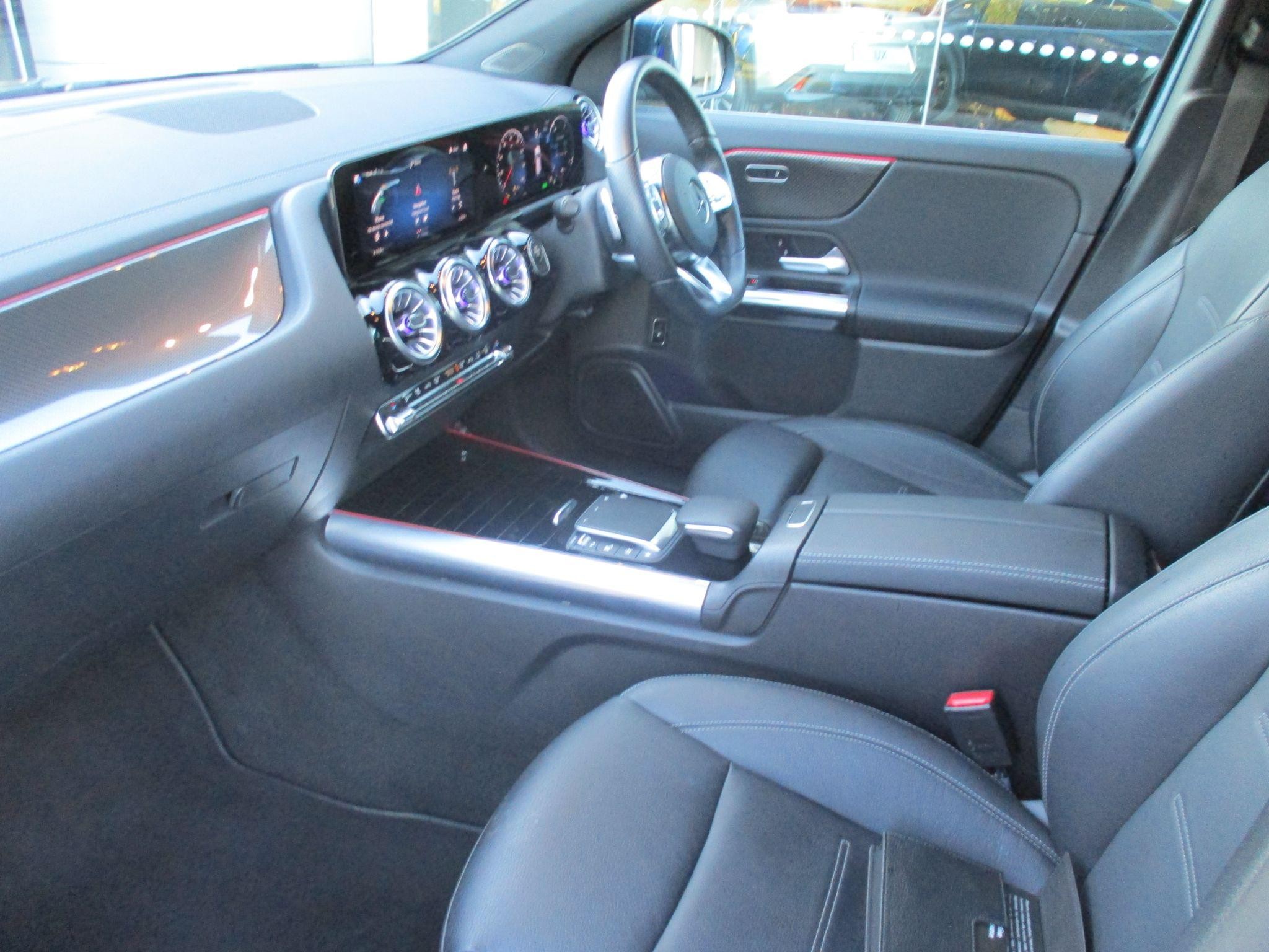 Mercedes-Benz GLA Image 24