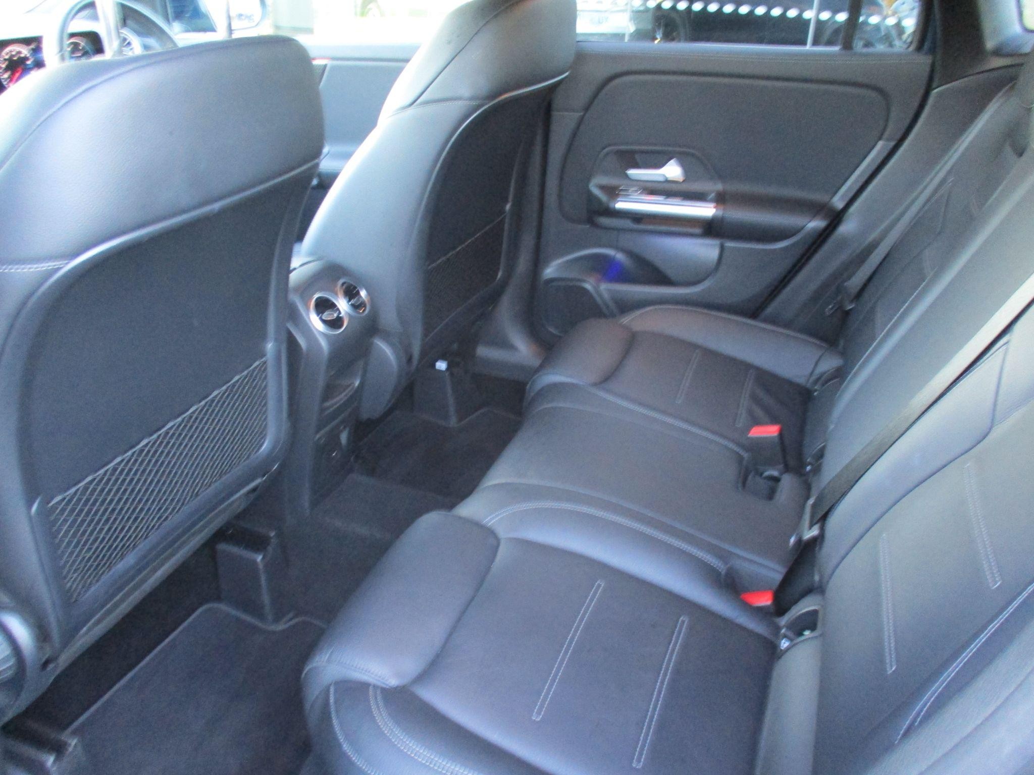 Mercedes-Benz GLA Image 25