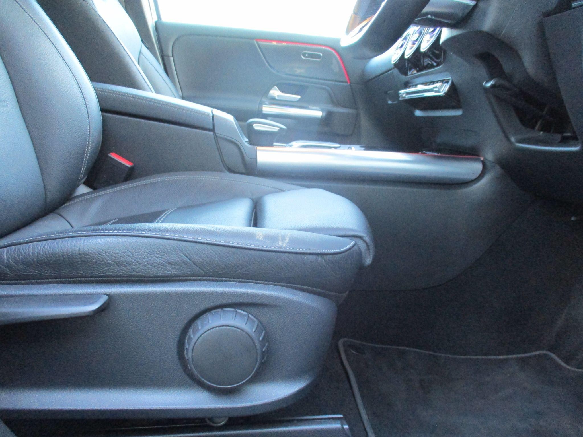 Mercedes-Benz GLA Image 27