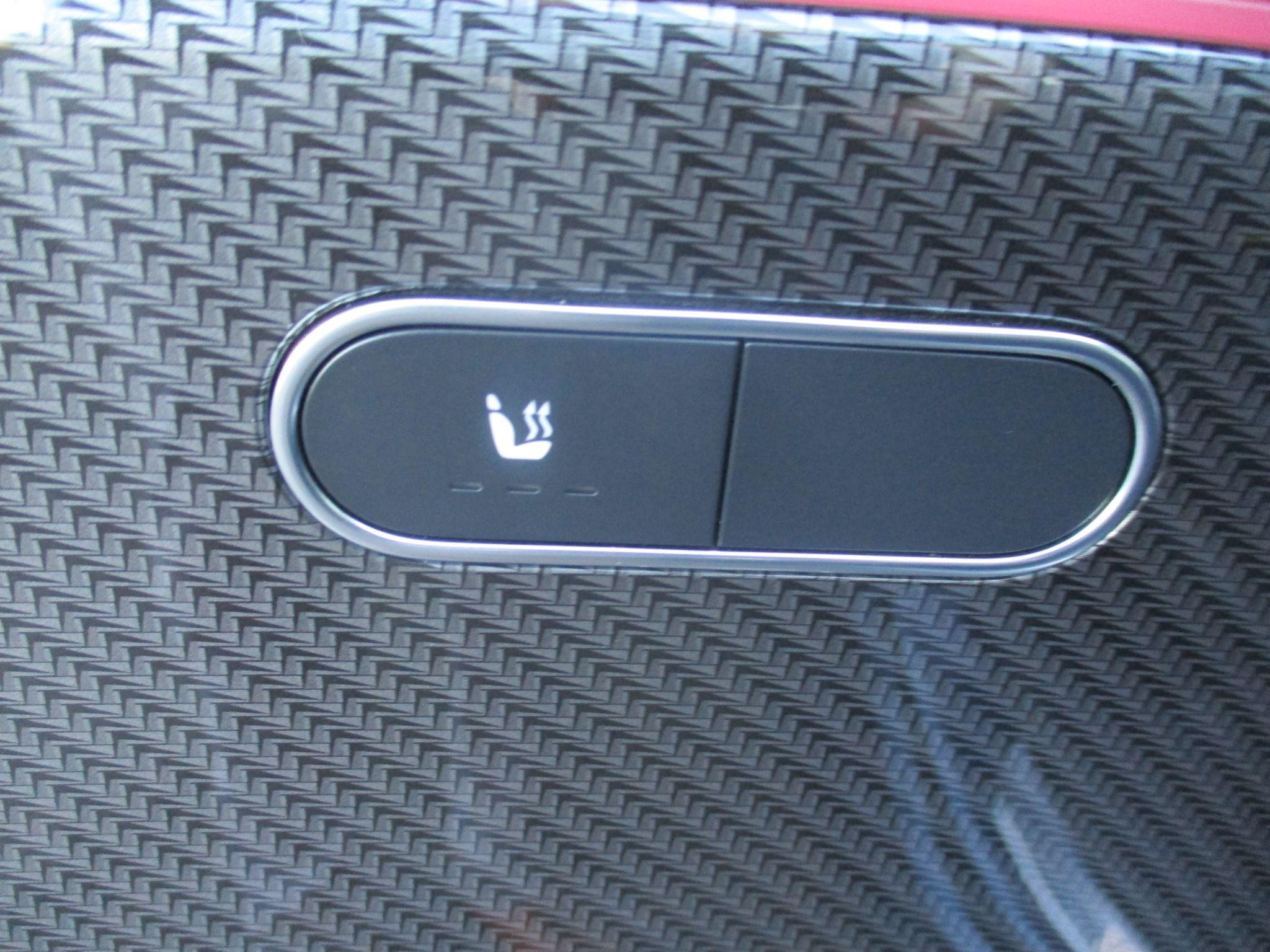 Mercedes-Benz GLA Image 31