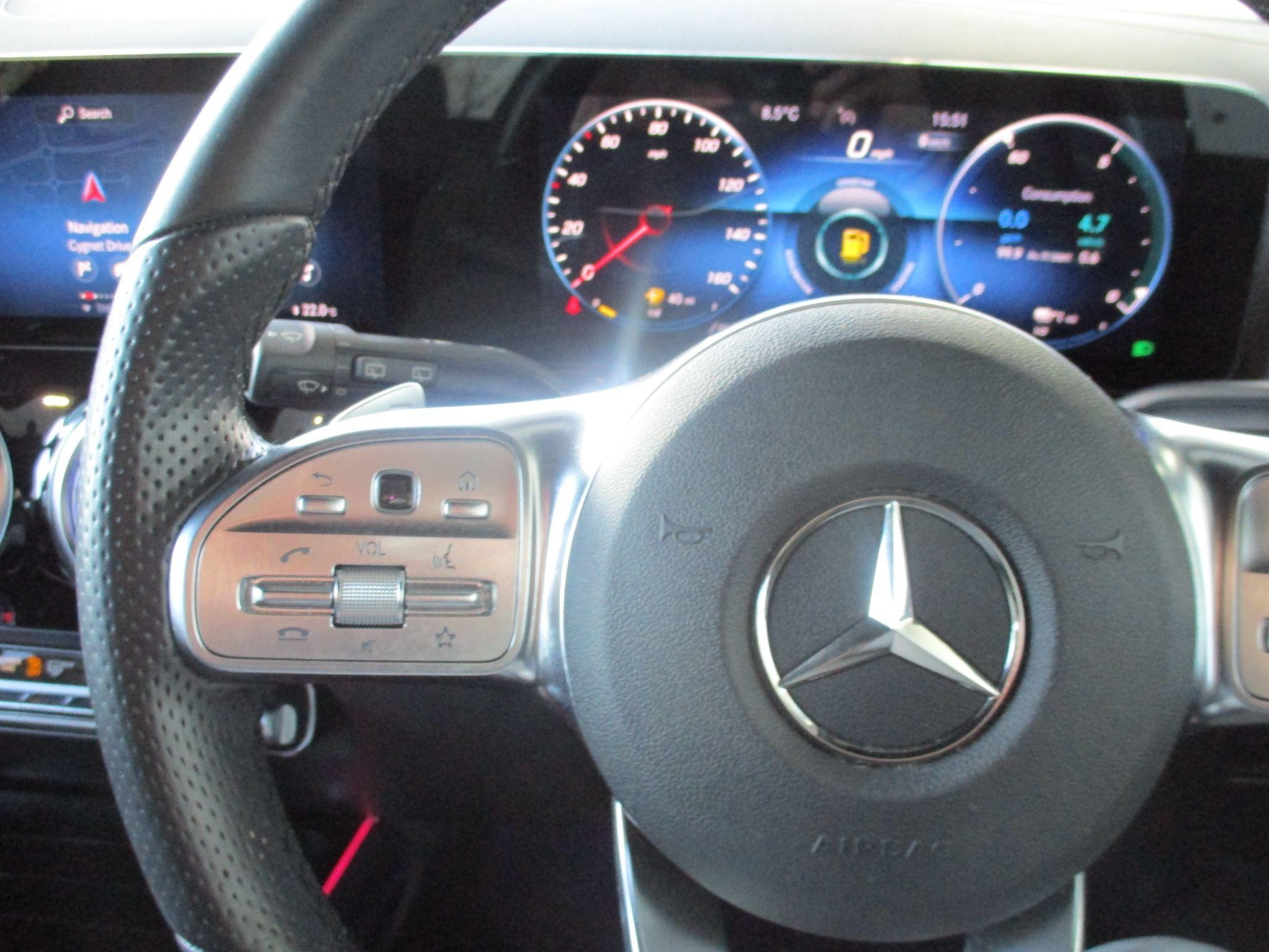 Mercedes-Benz GLA Image 39