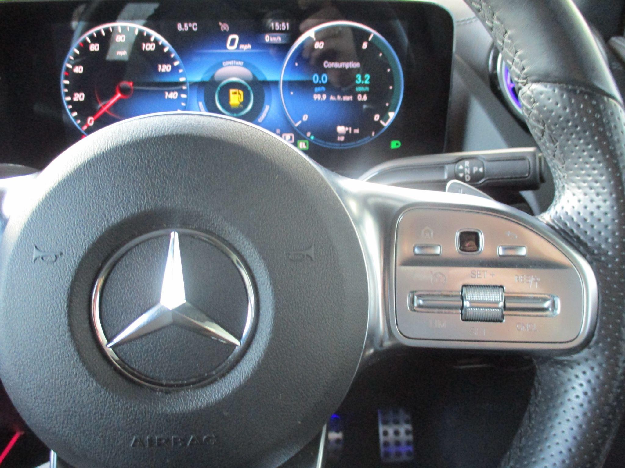 Mercedes-Benz GLA Image 40