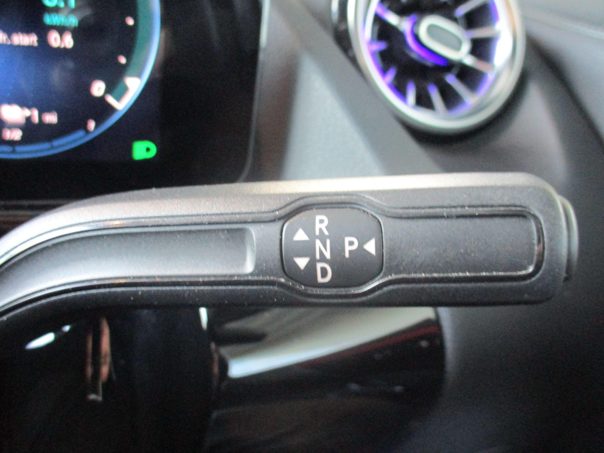 Mercedes-Benz GLA Image 43