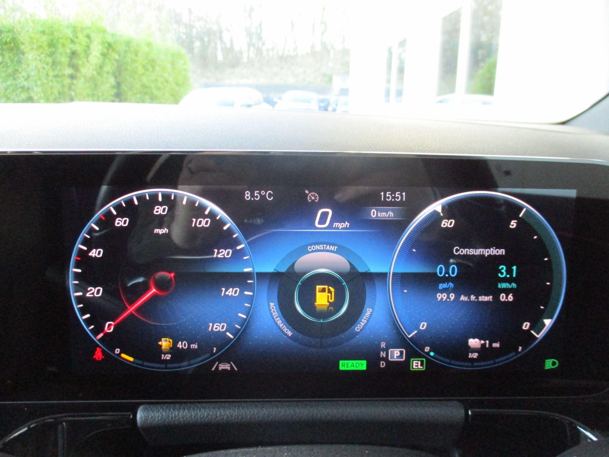 Mercedes-Benz GLA Image 45
