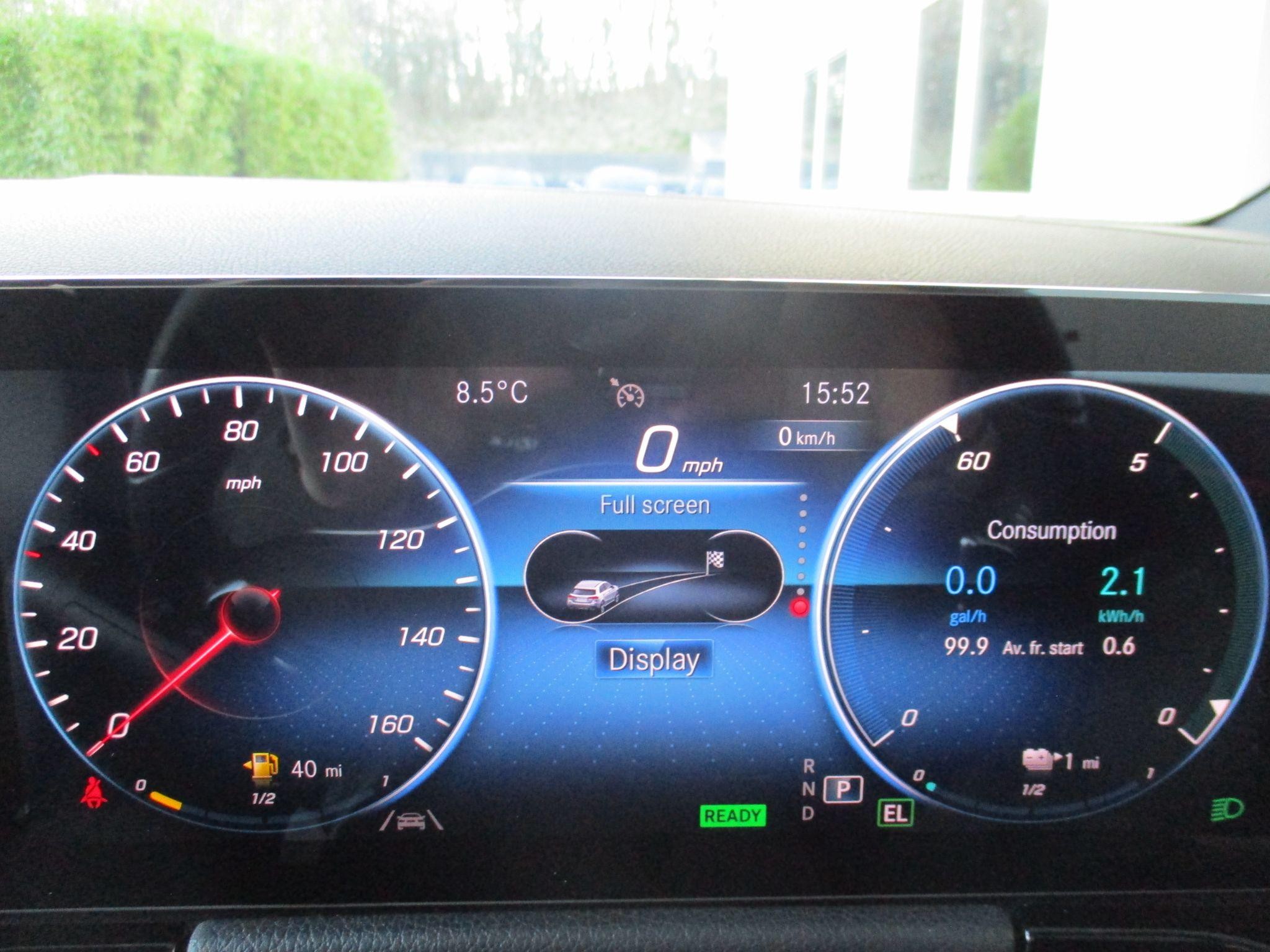 Mercedes-Benz GLA Image 48