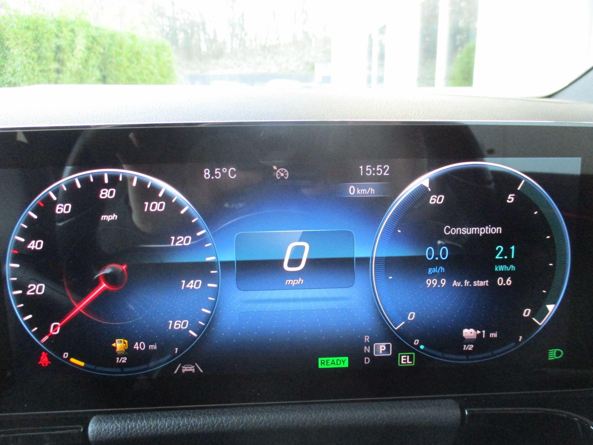 Mercedes-Benz GLA Image 50