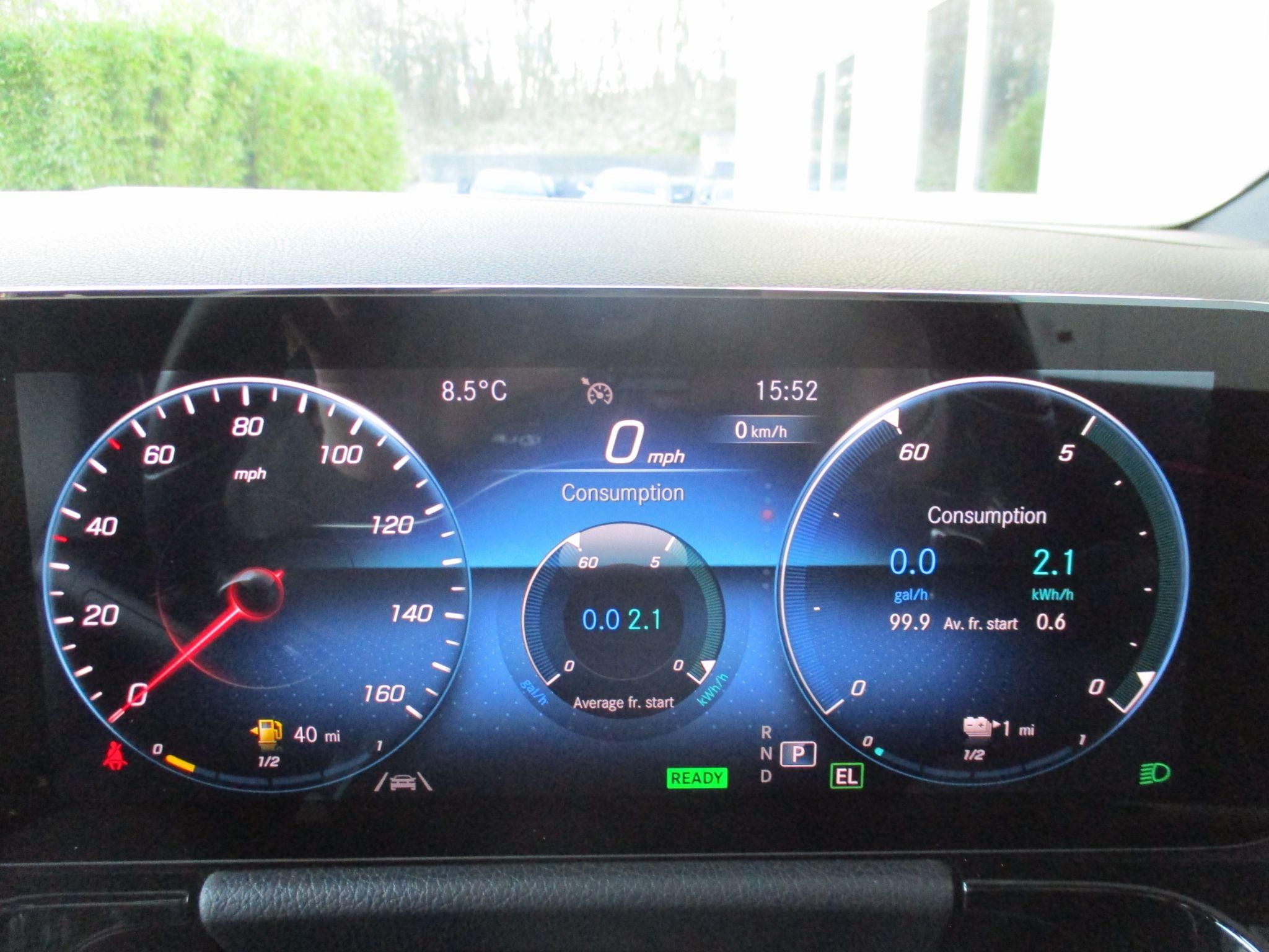 Mercedes-Benz GLA Image 51