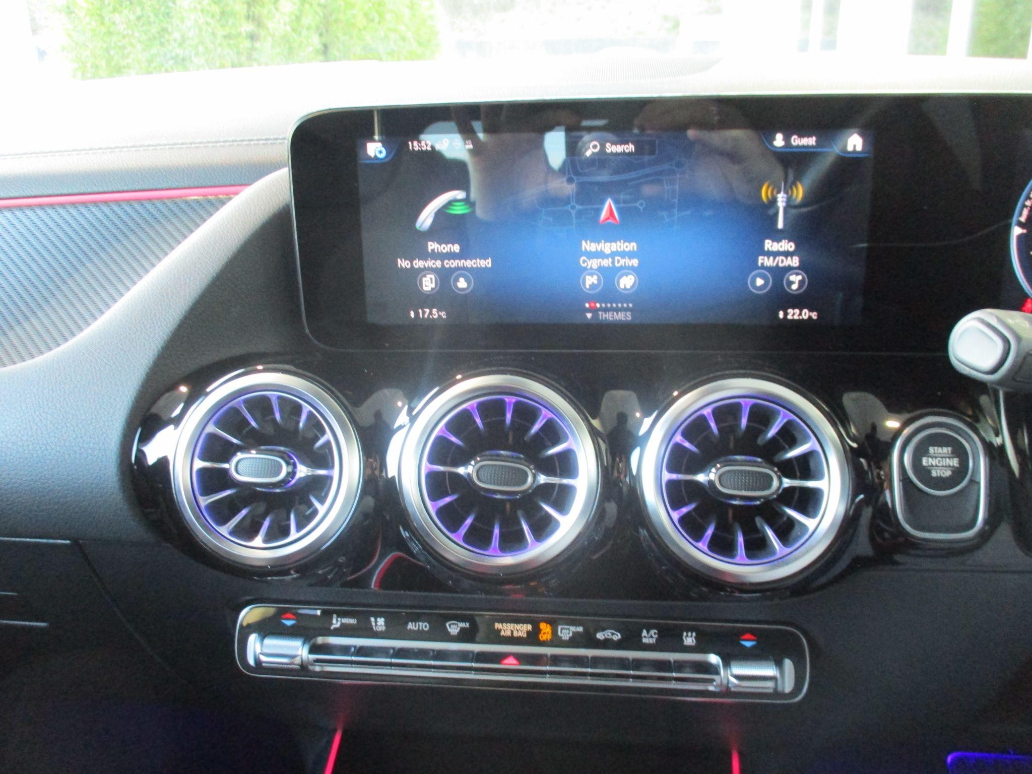 Mercedes-Benz GLA Image 53