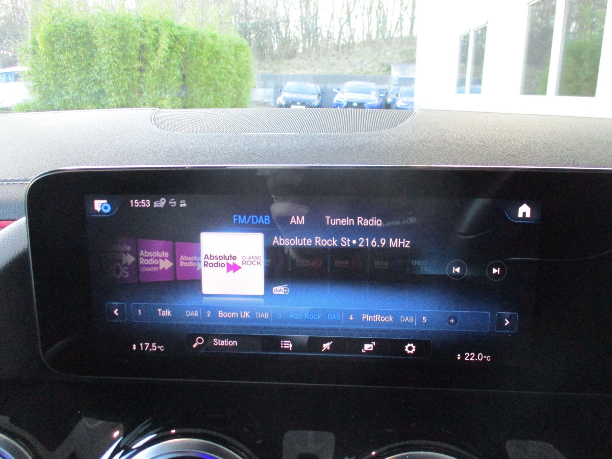 Mercedes-Benz GLA Image 58