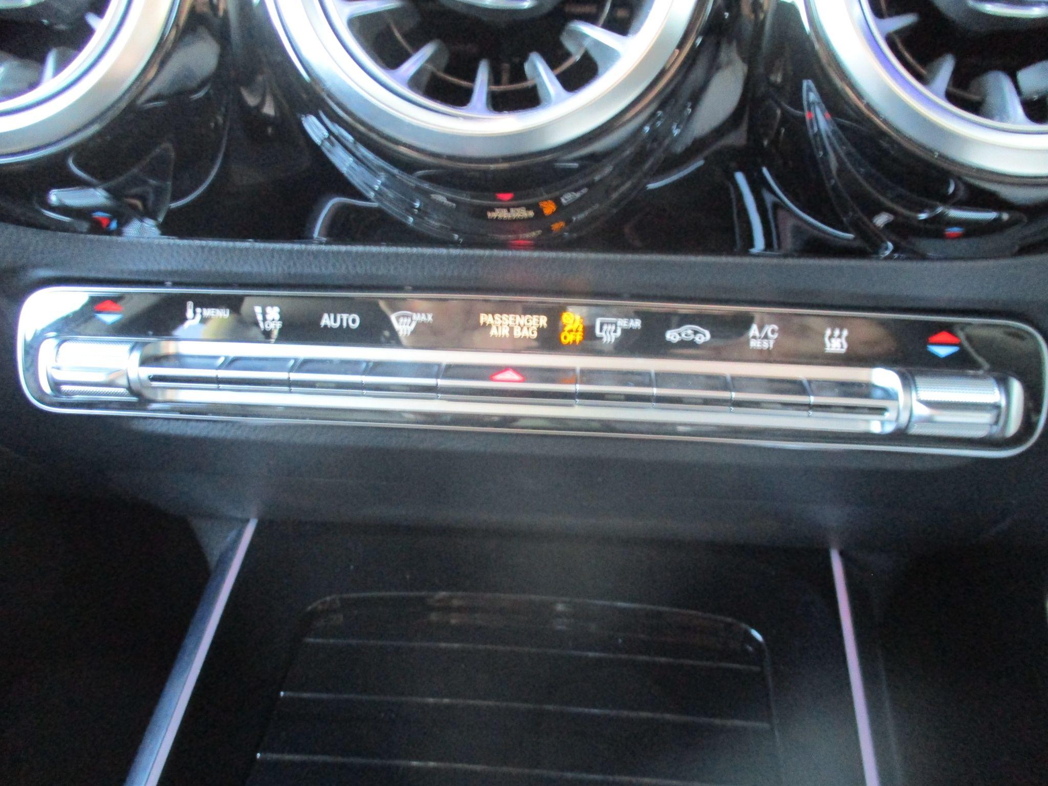 Mercedes-Benz GLA Image 74