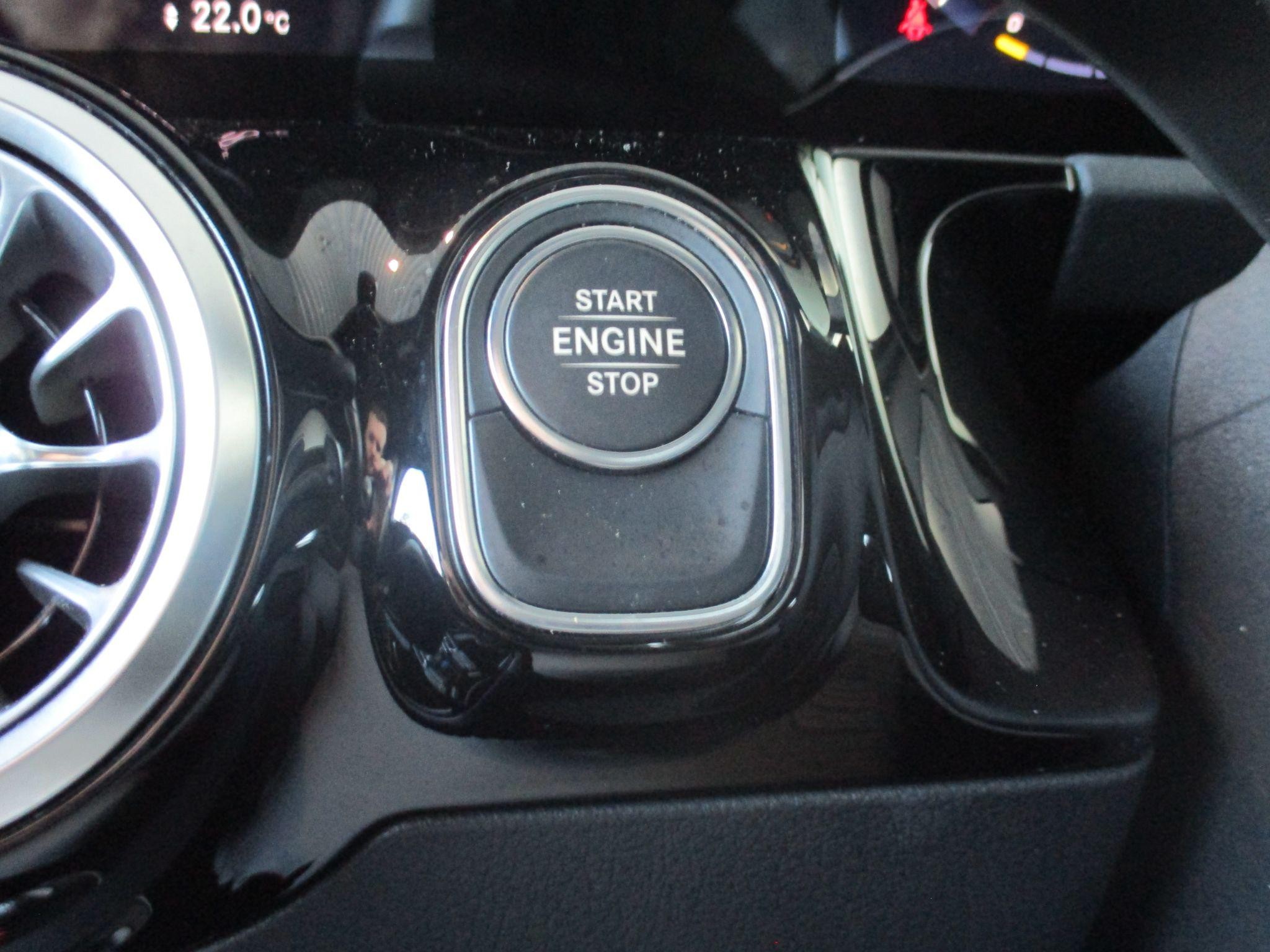 Mercedes-Benz GLA Image 75