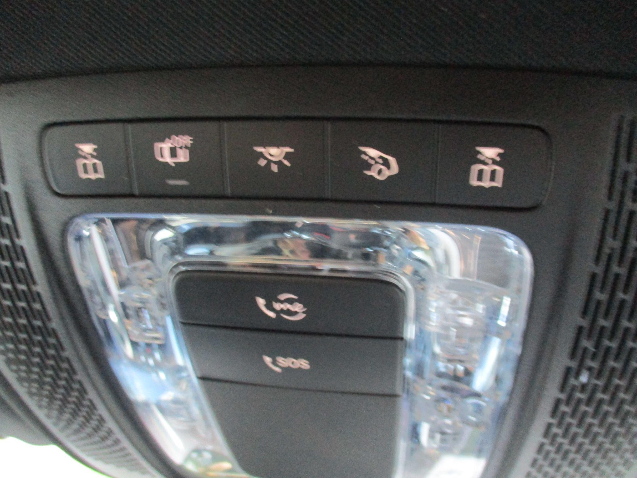Mercedes-Benz GLA Image 77