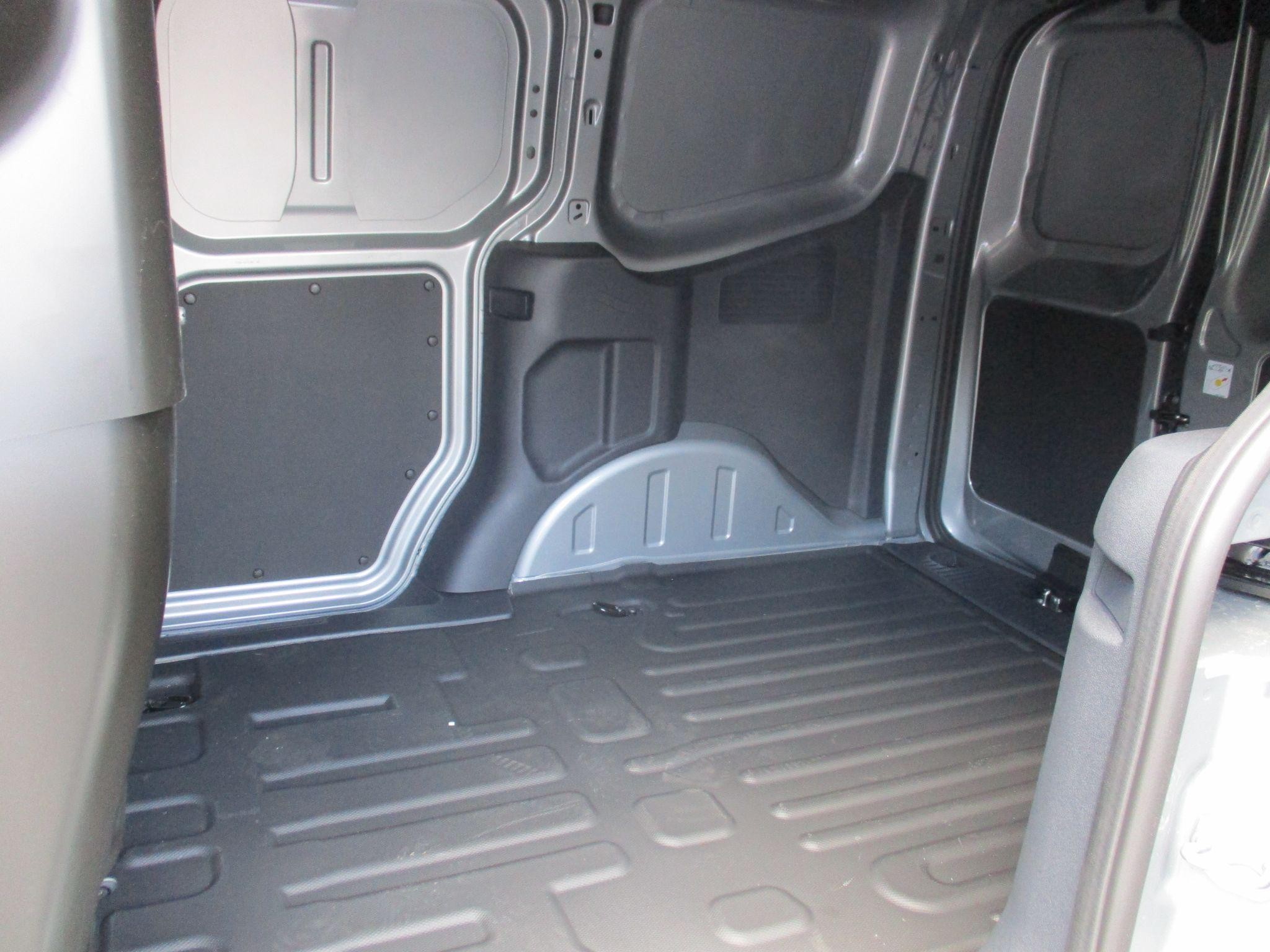 Ford Transit Courier Image 16