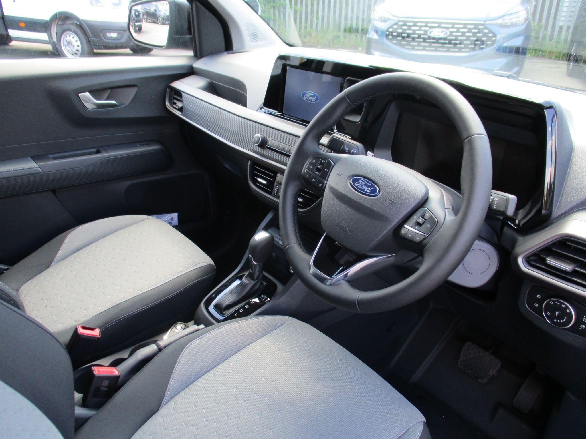 Ford Transit Courier Image 18