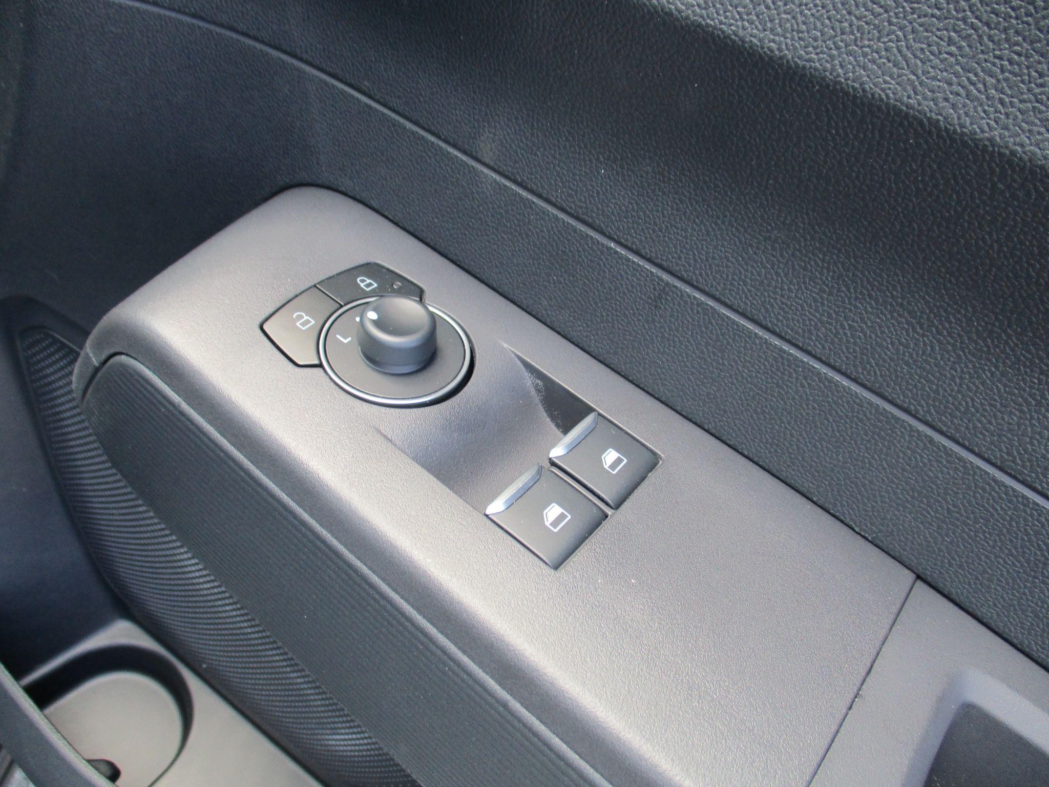 Ford Transit Courier Image 19