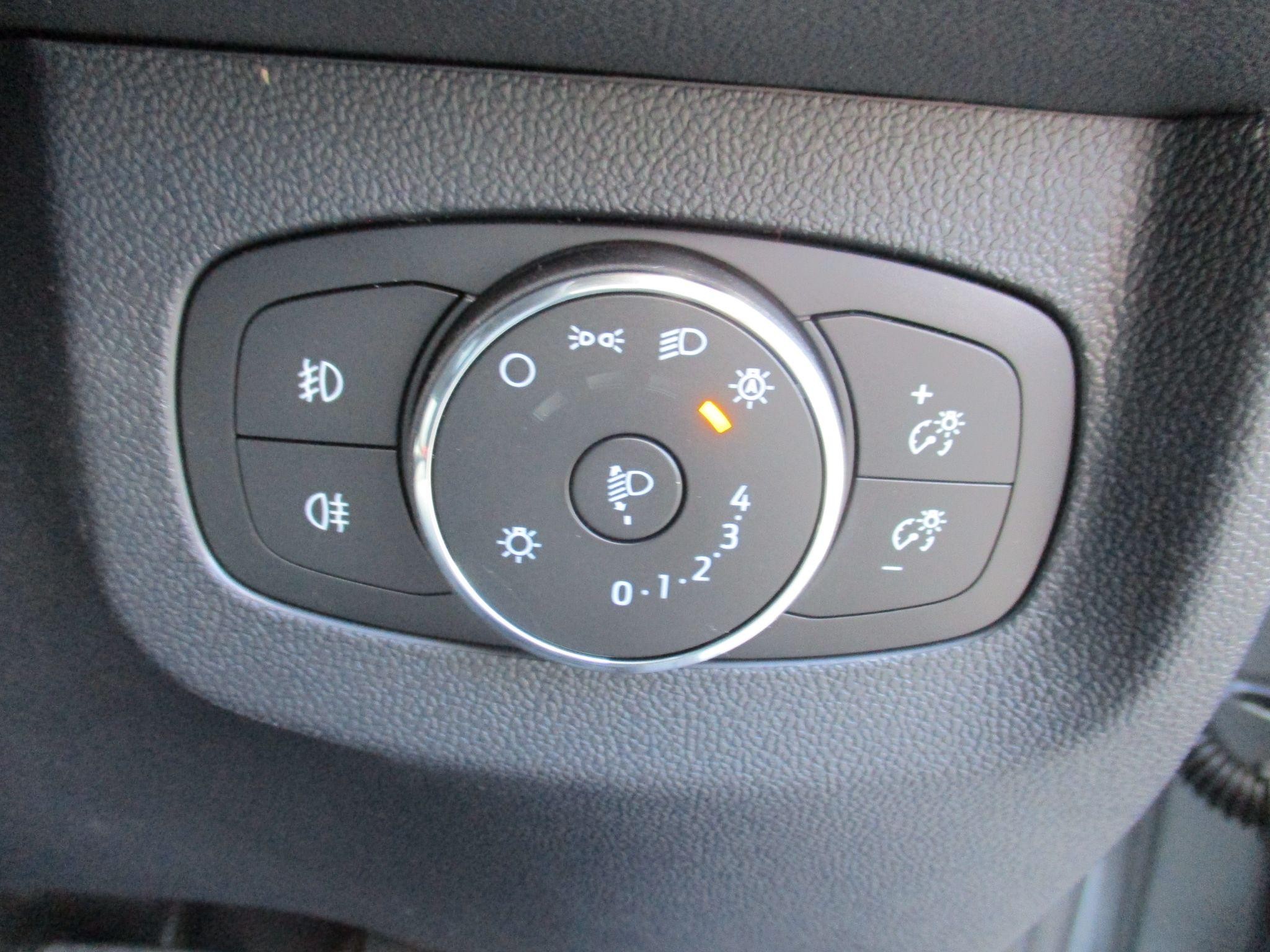 Ford Transit Courier Image 20
