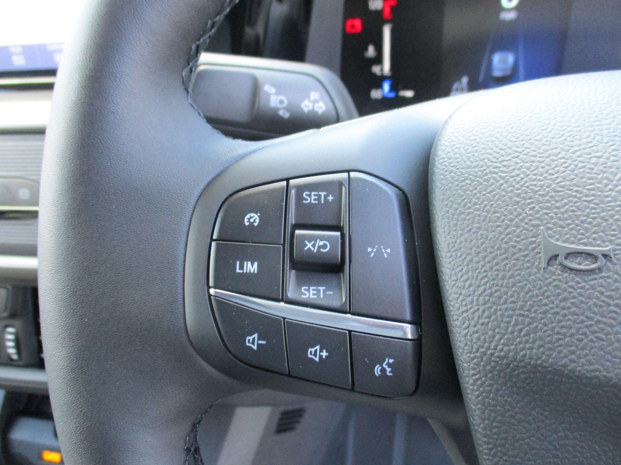 Ford Transit Courier Image 21