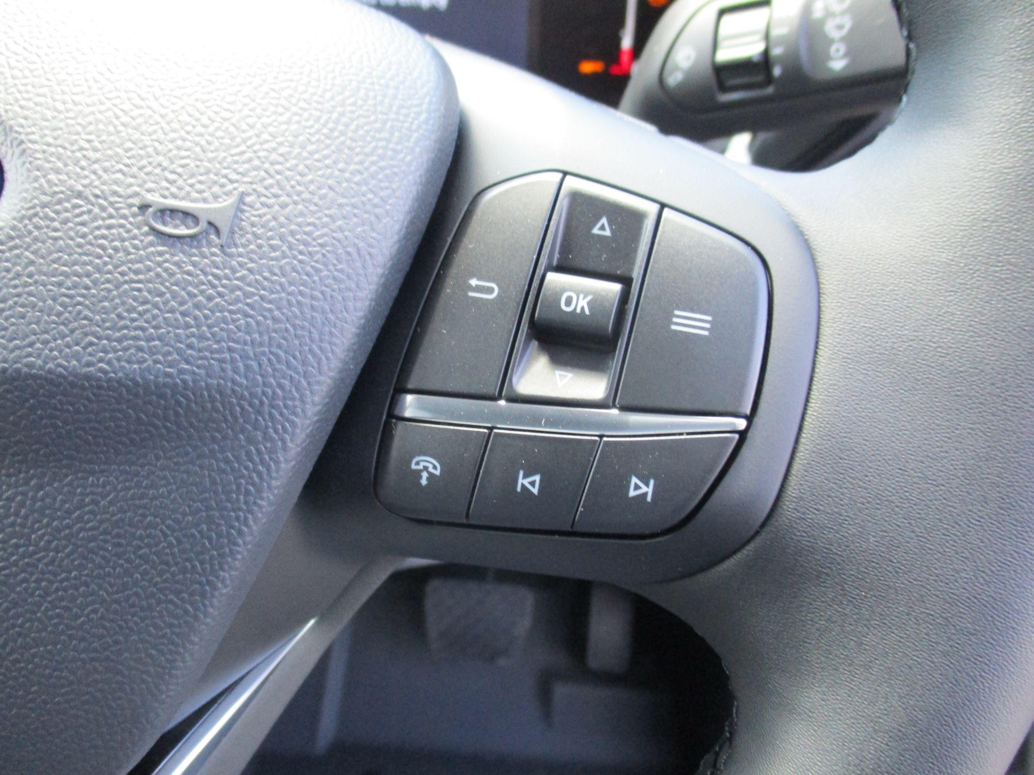 Ford Transit Courier Image 22