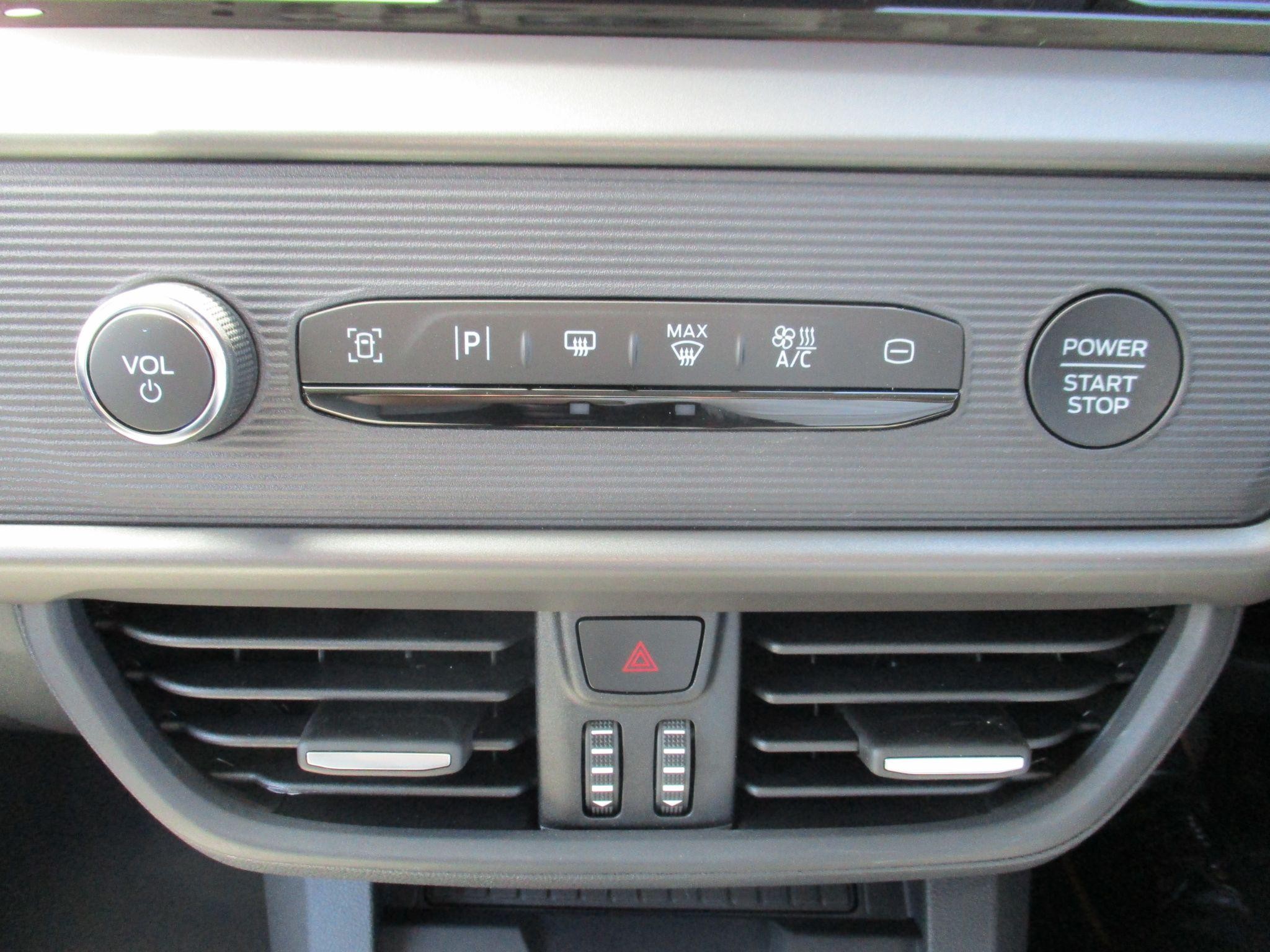 Ford Transit Courier Image 24