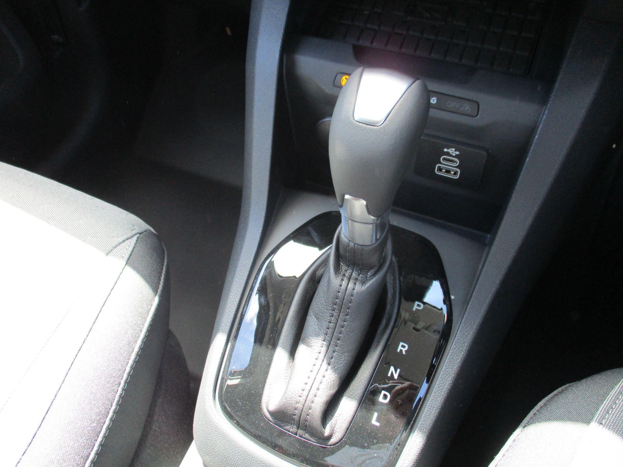 Ford Transit Courier Image 25