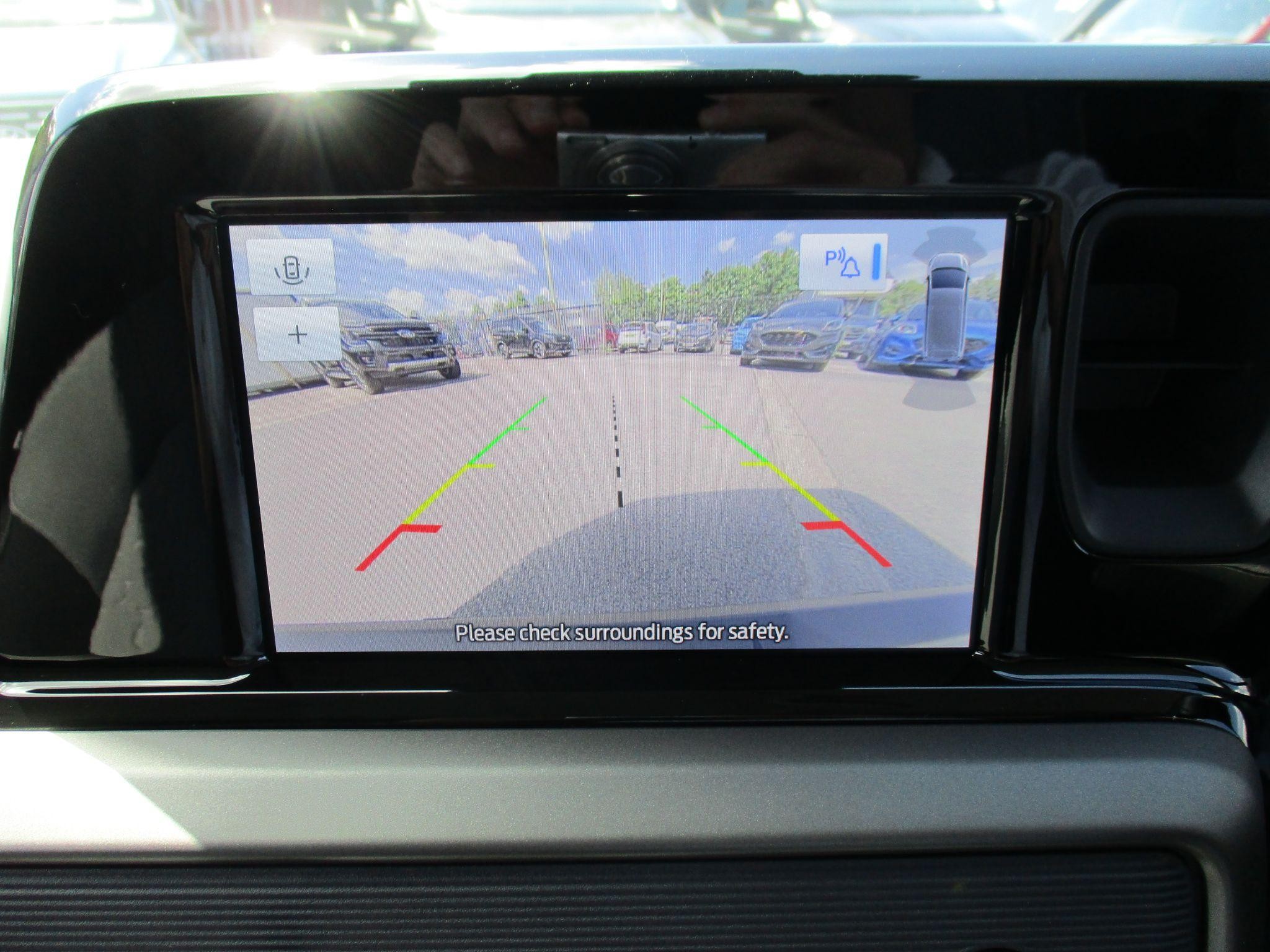 Ford Transit Courier Image 26