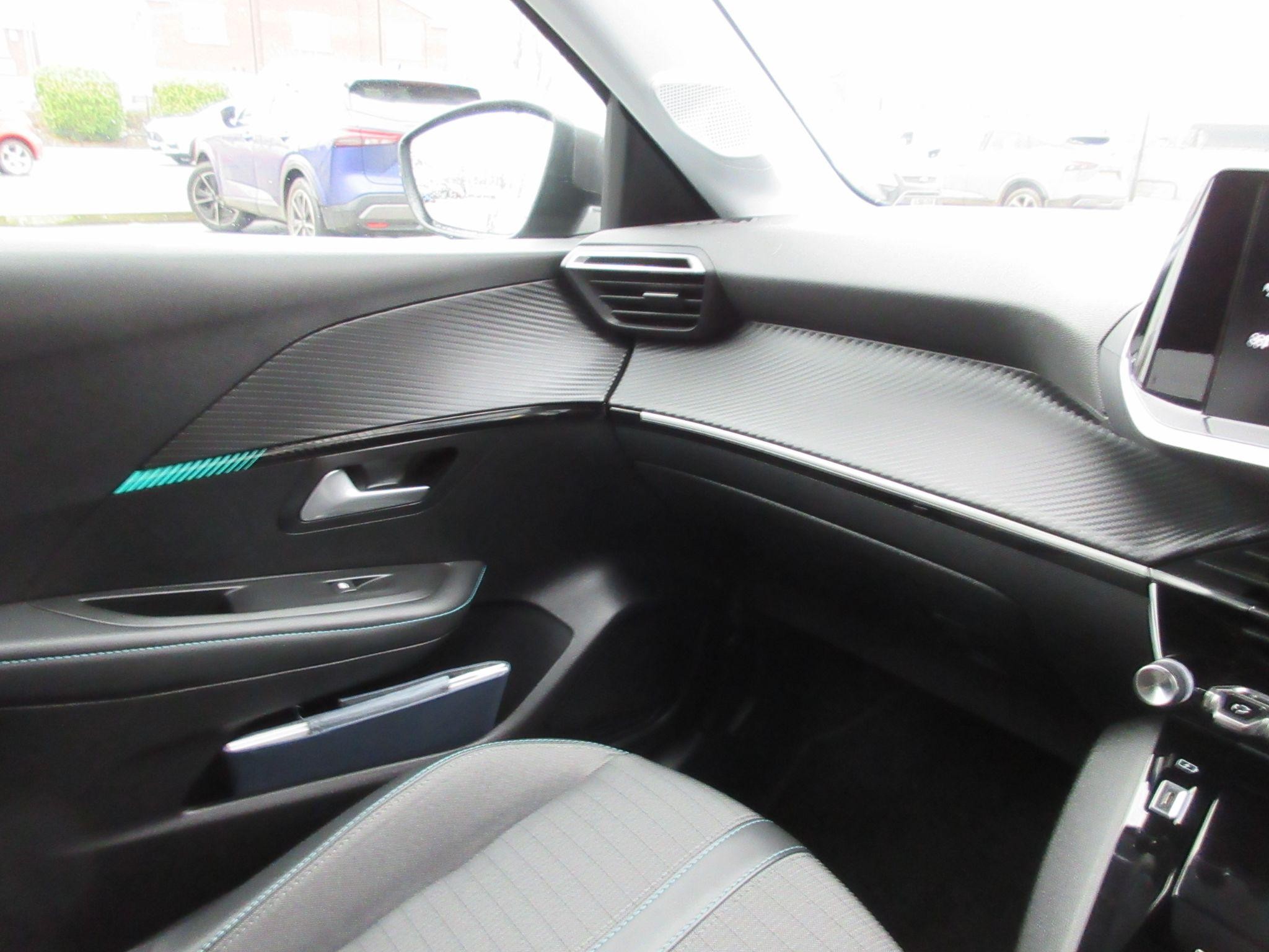Peugeot 208 Image 30
