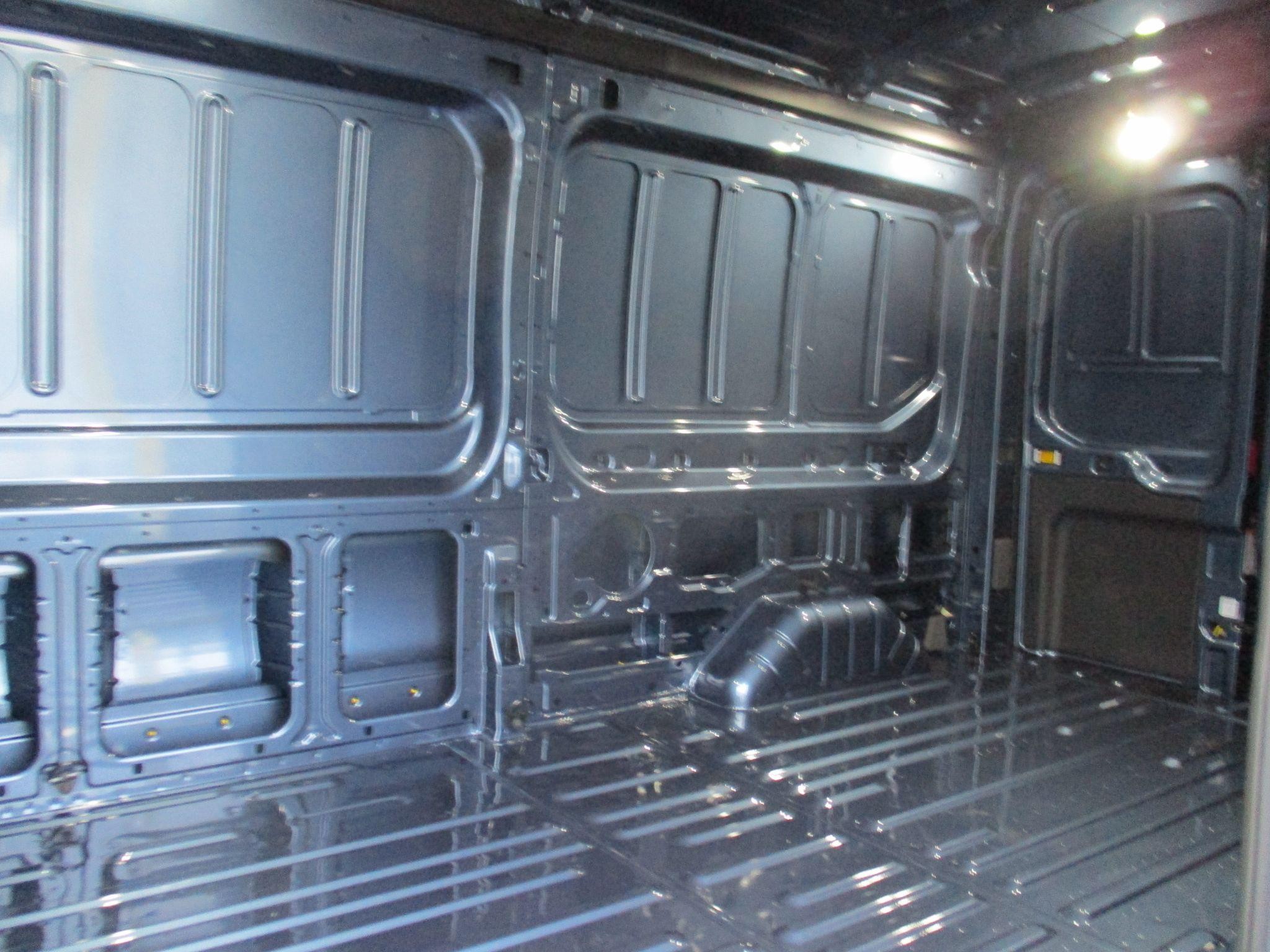 Ford Transit Image 15