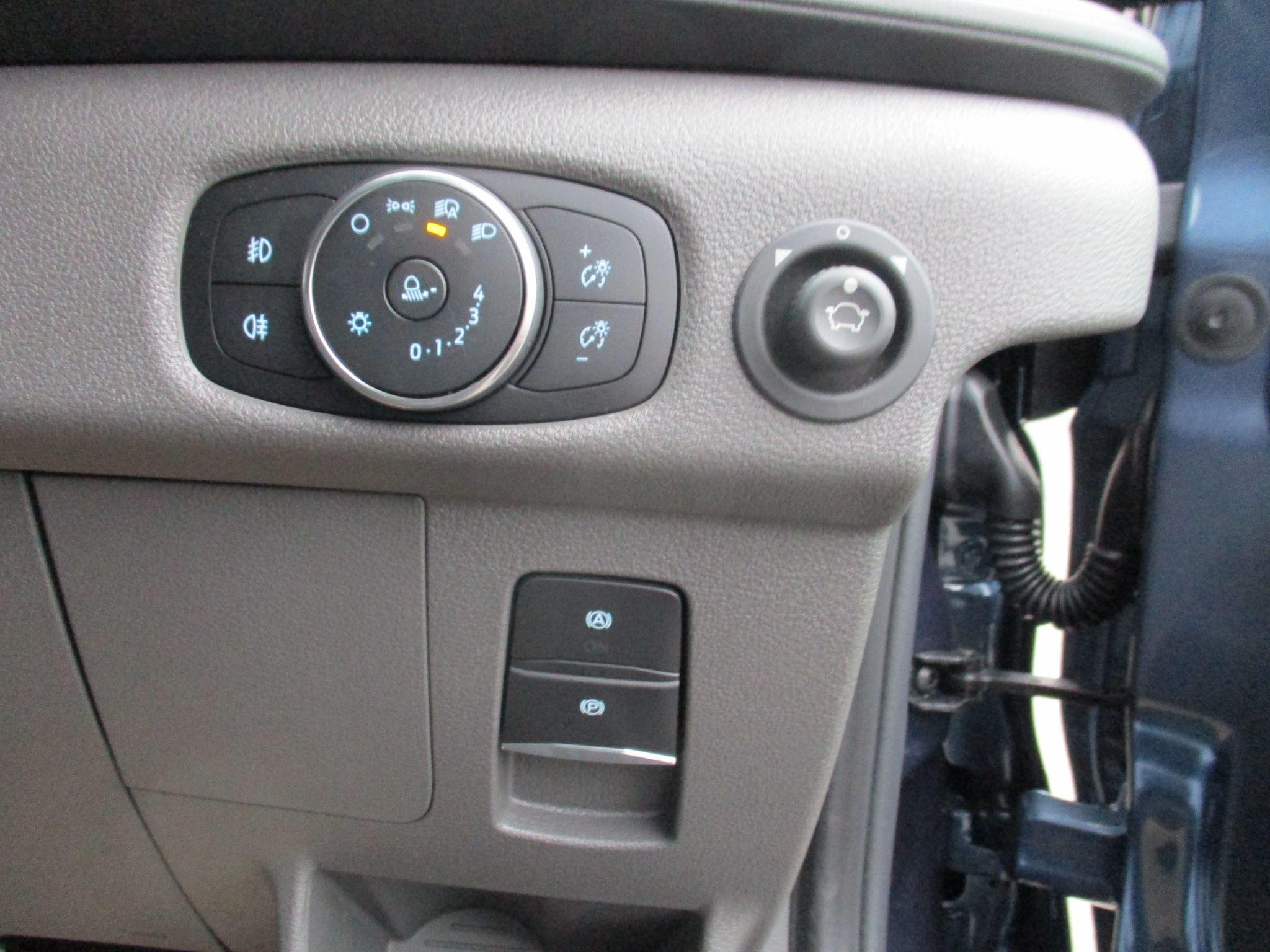 Ford Transit Image 20