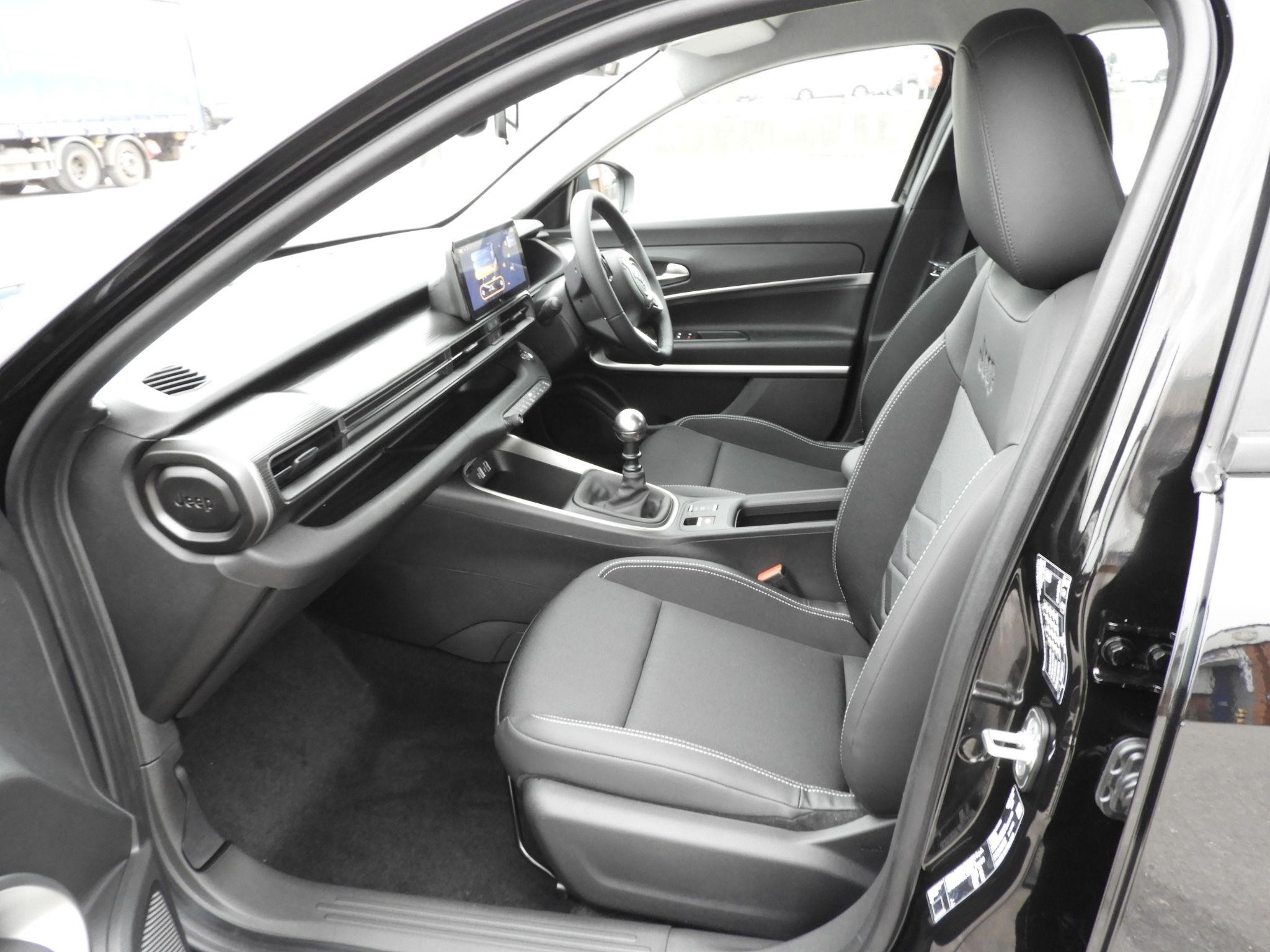 Jeep Avenger Image 12