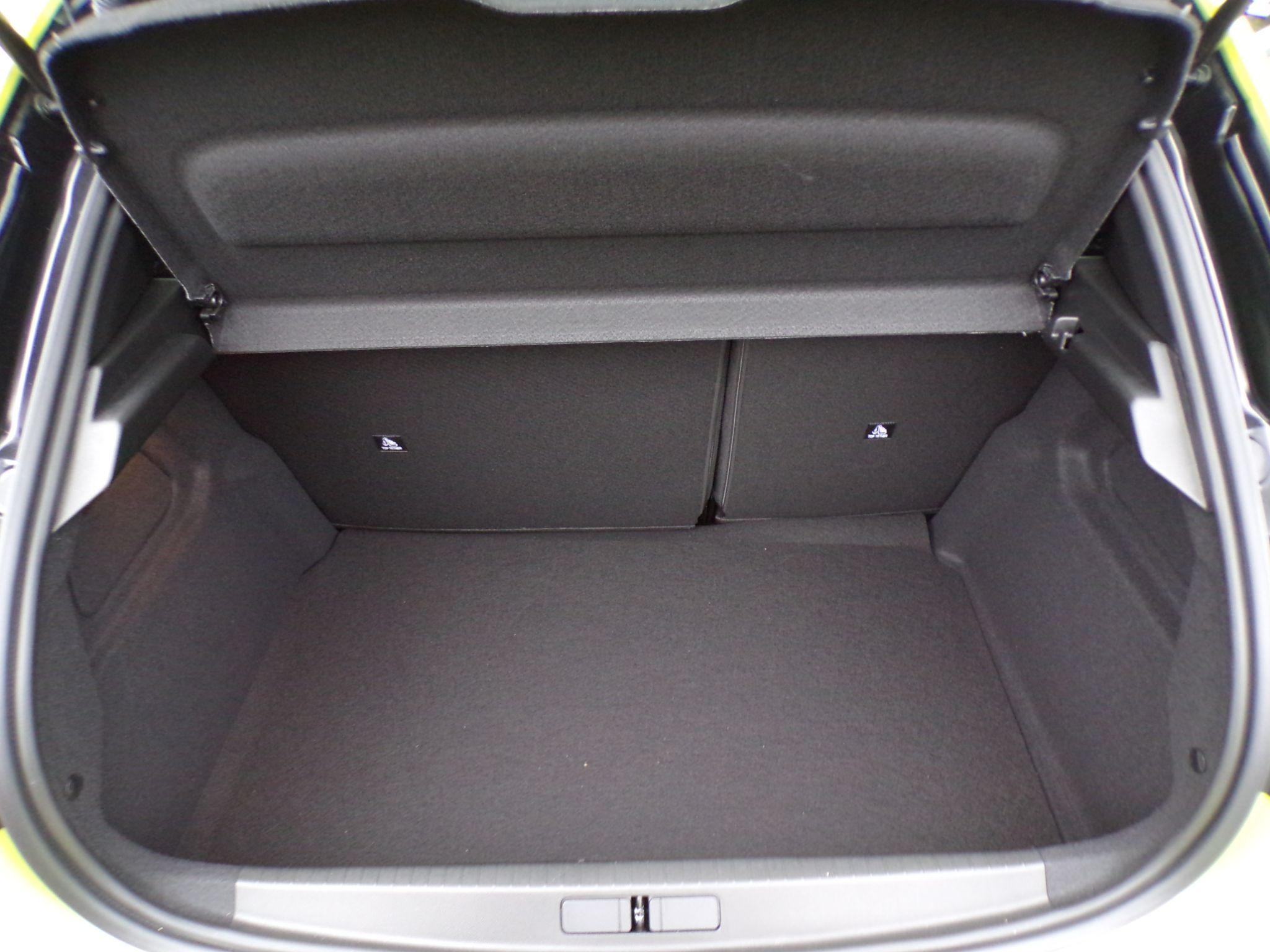 Peugeot E-208 Image 9
