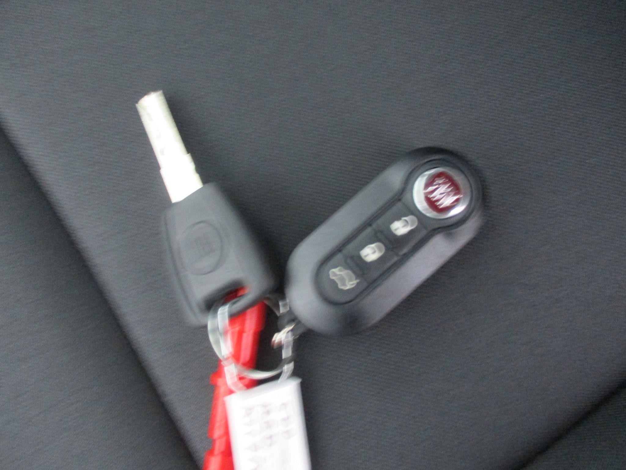 Fiat 500 Hybrid Image 21