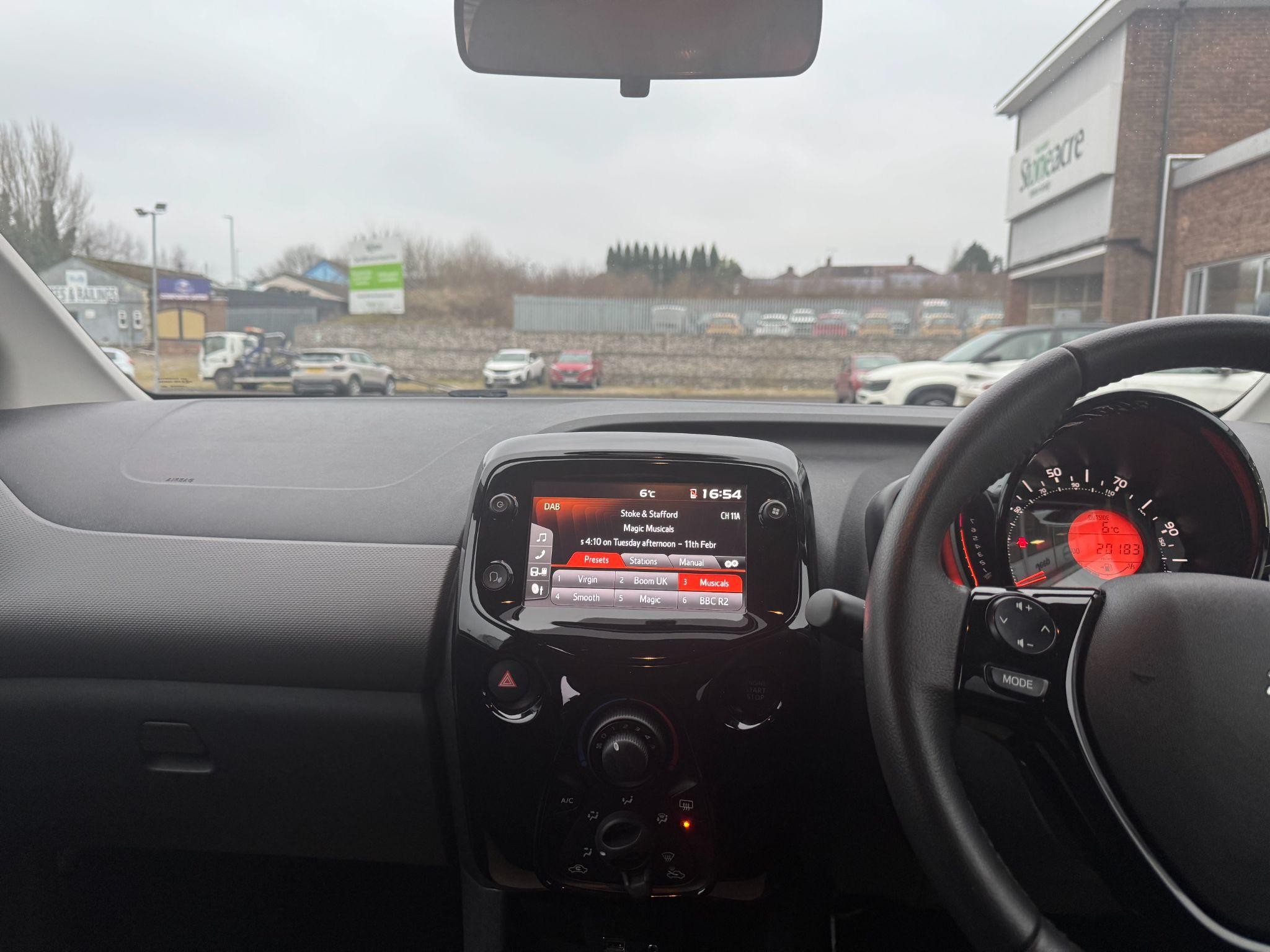 Peugeot 108 Image 16