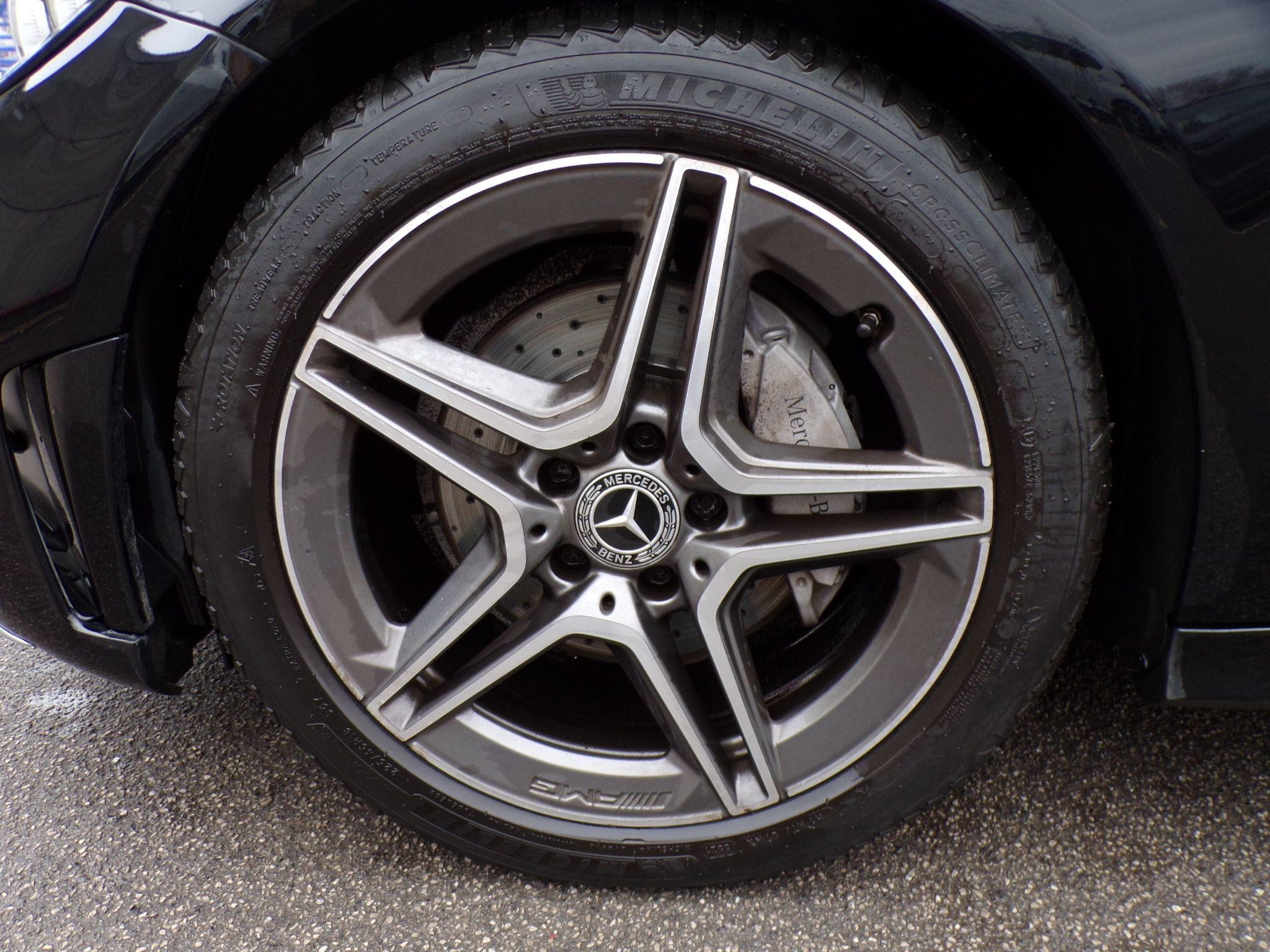 Mercedes-Benz C-Class Image 9